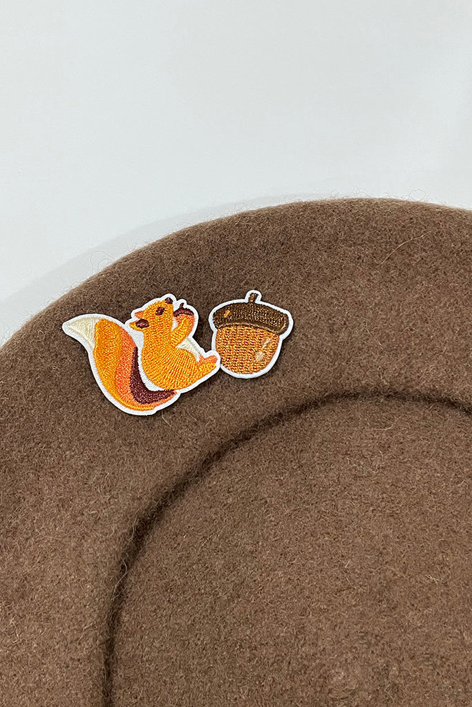 22AW-ACC-06-Snacking-Squirrel-Beret-3.jpg