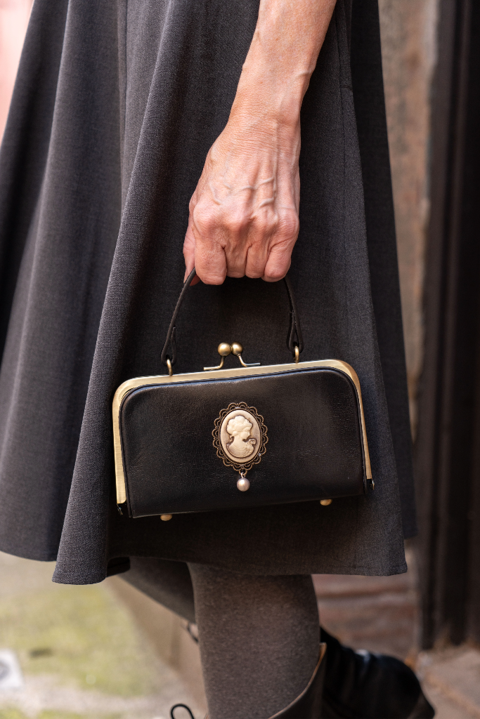 Clasp handbag hot sale