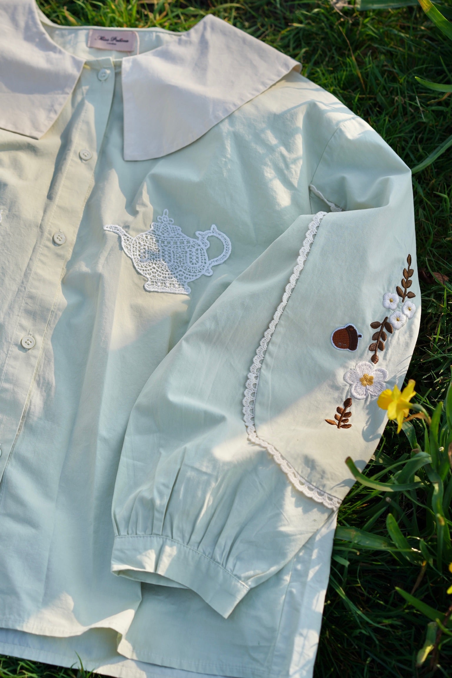 Alice Tea Party Blouse (Pastel Green)