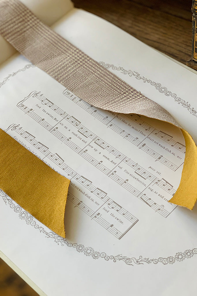 Dorothy Checked Bow Hair Tie