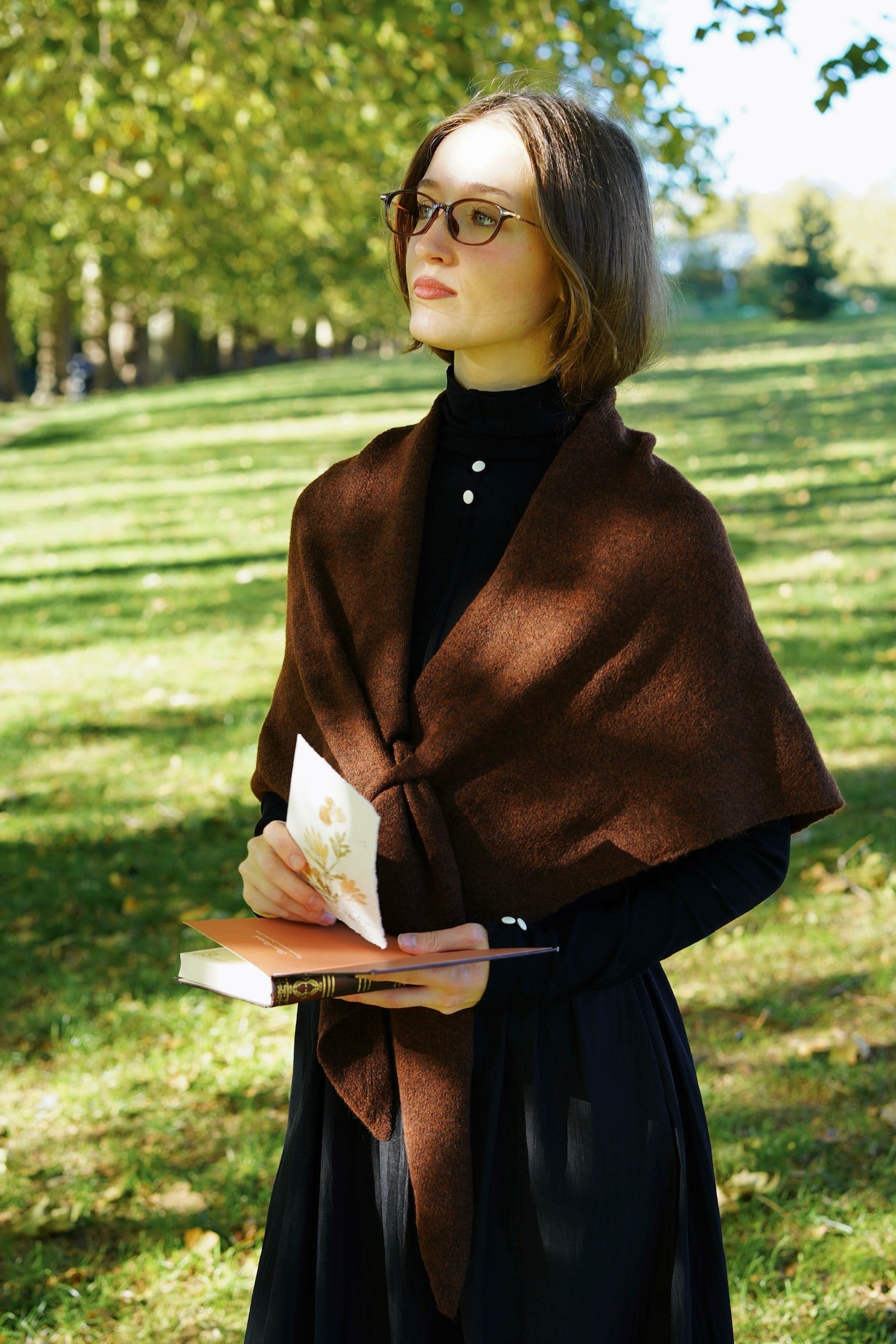 Folklore Knit Shawl (Warm Brown)