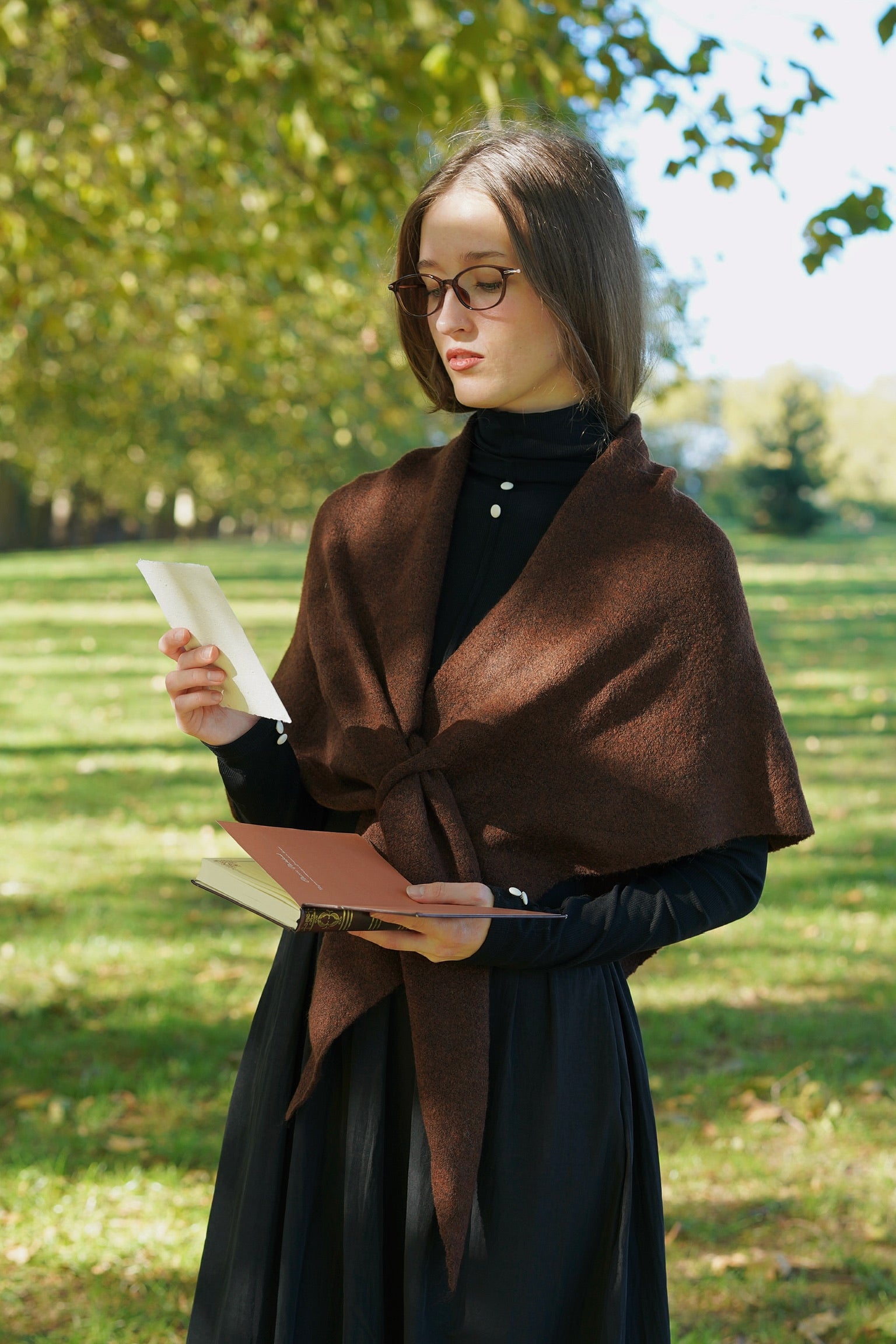 Folklore Knit Shawl (Warm Brown)