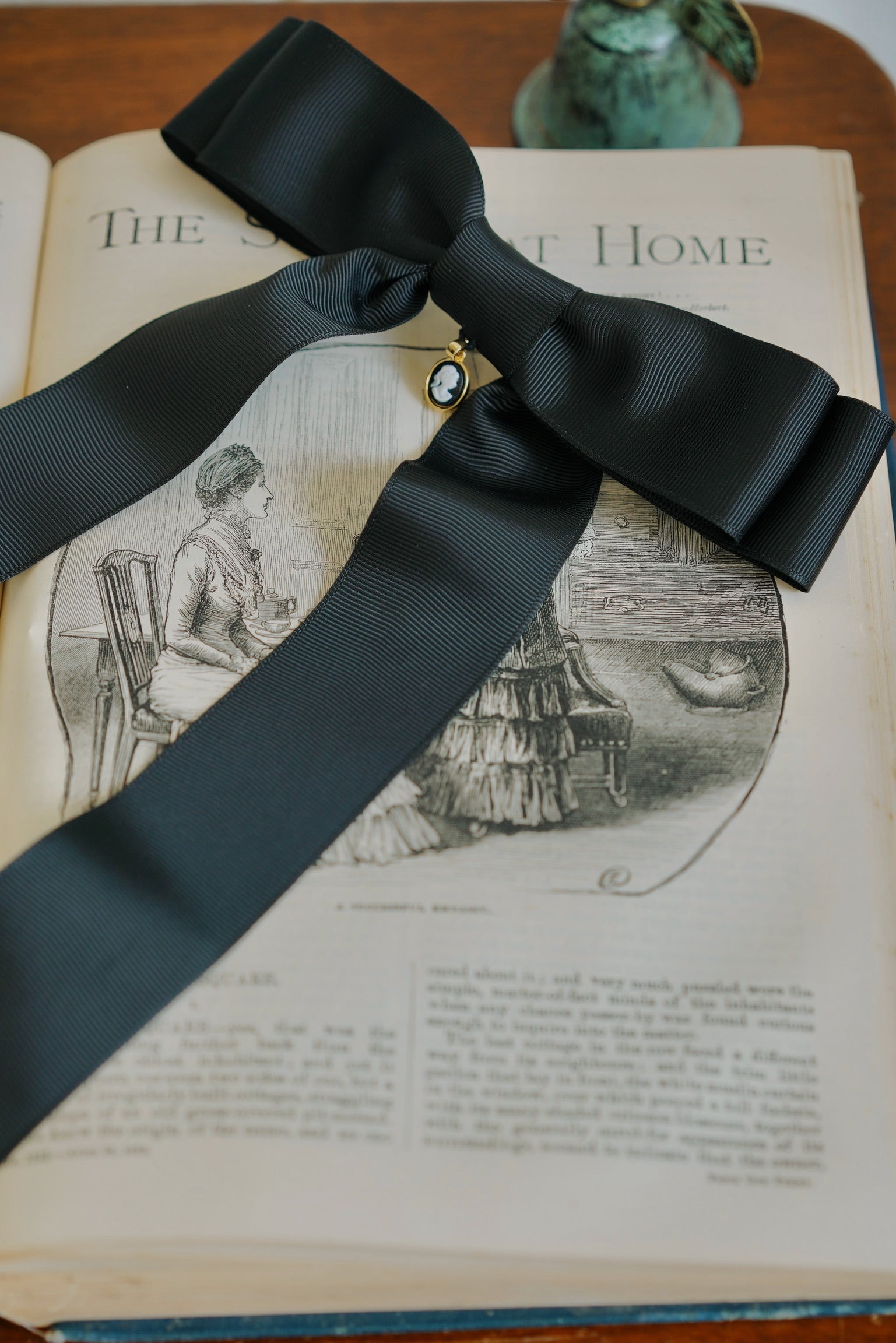 Handmade Cameo Romance Bow Clip