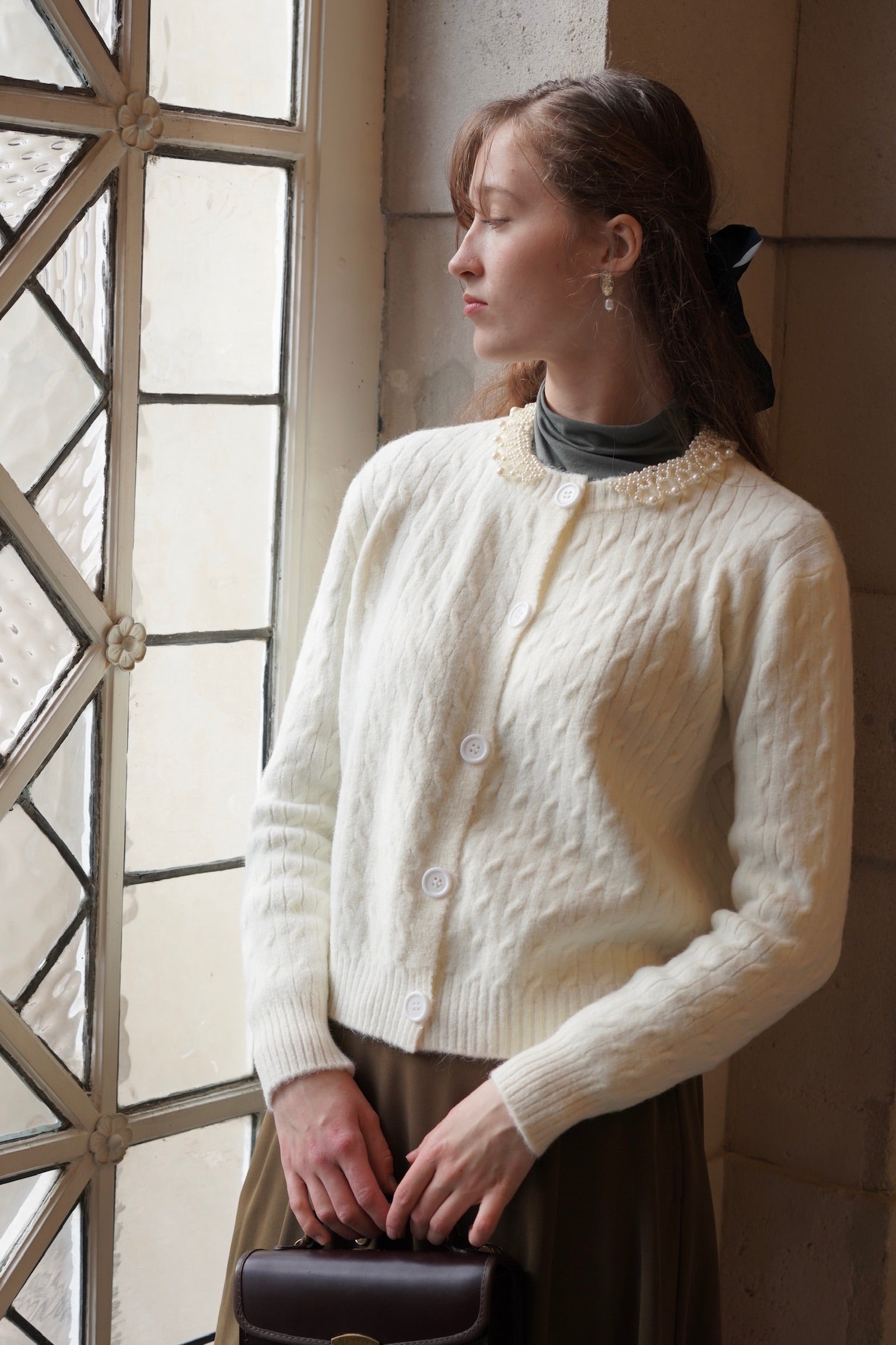 Lady Pearl Cardigan グレージュ Scallop Pearl Detail Knit Cardigan – English Factory