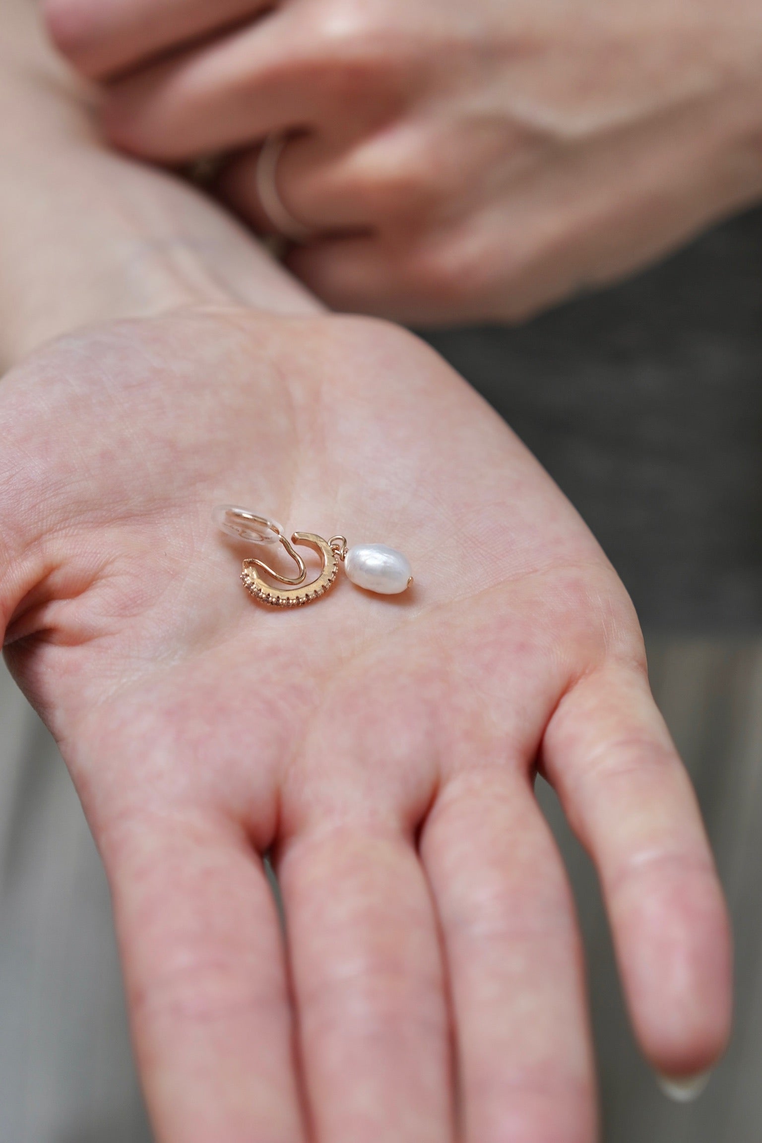 Retro Ridged Pearl Hoops (Clip-on)