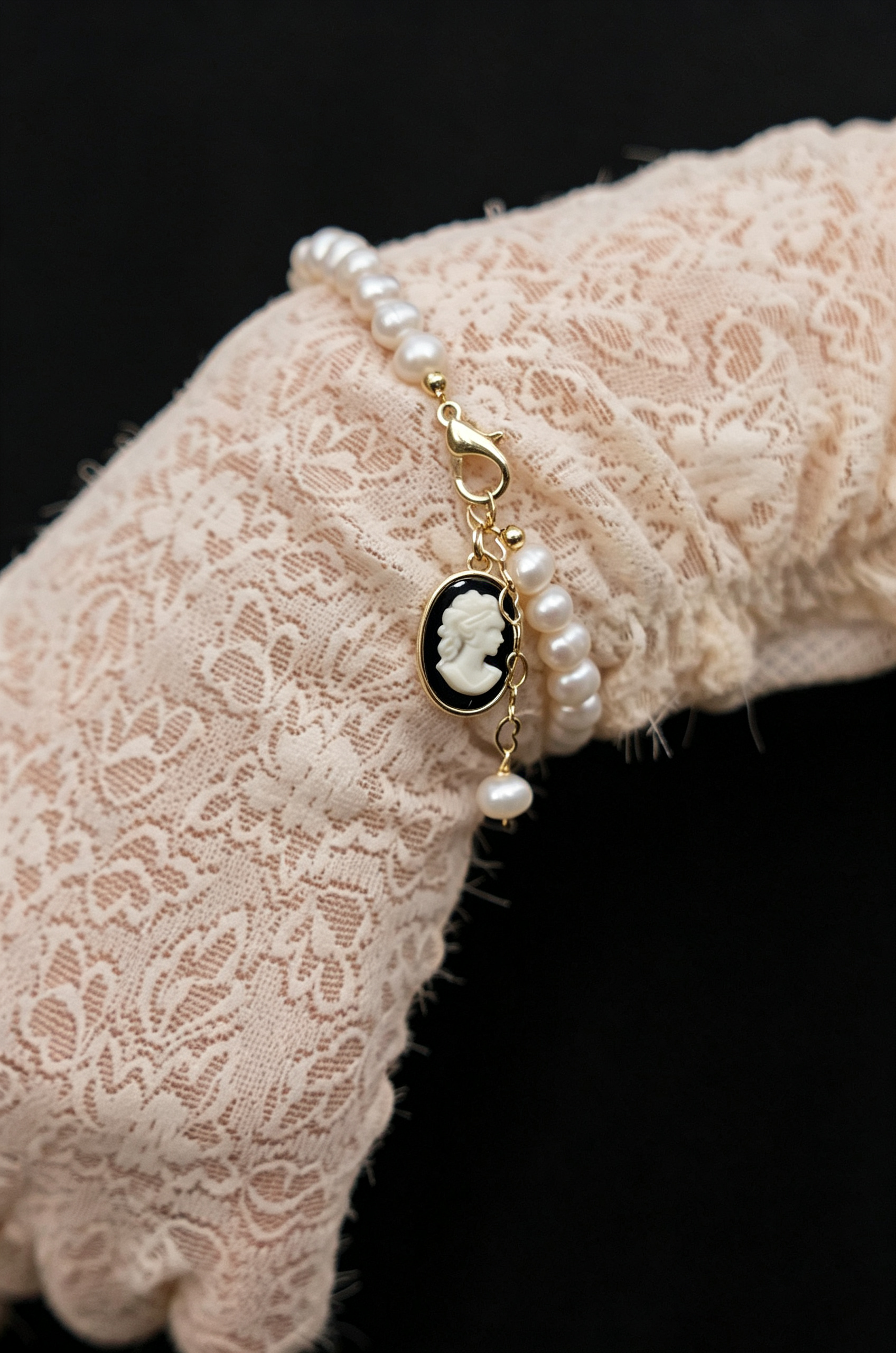 Victoria Cameo Pearl Bracelet