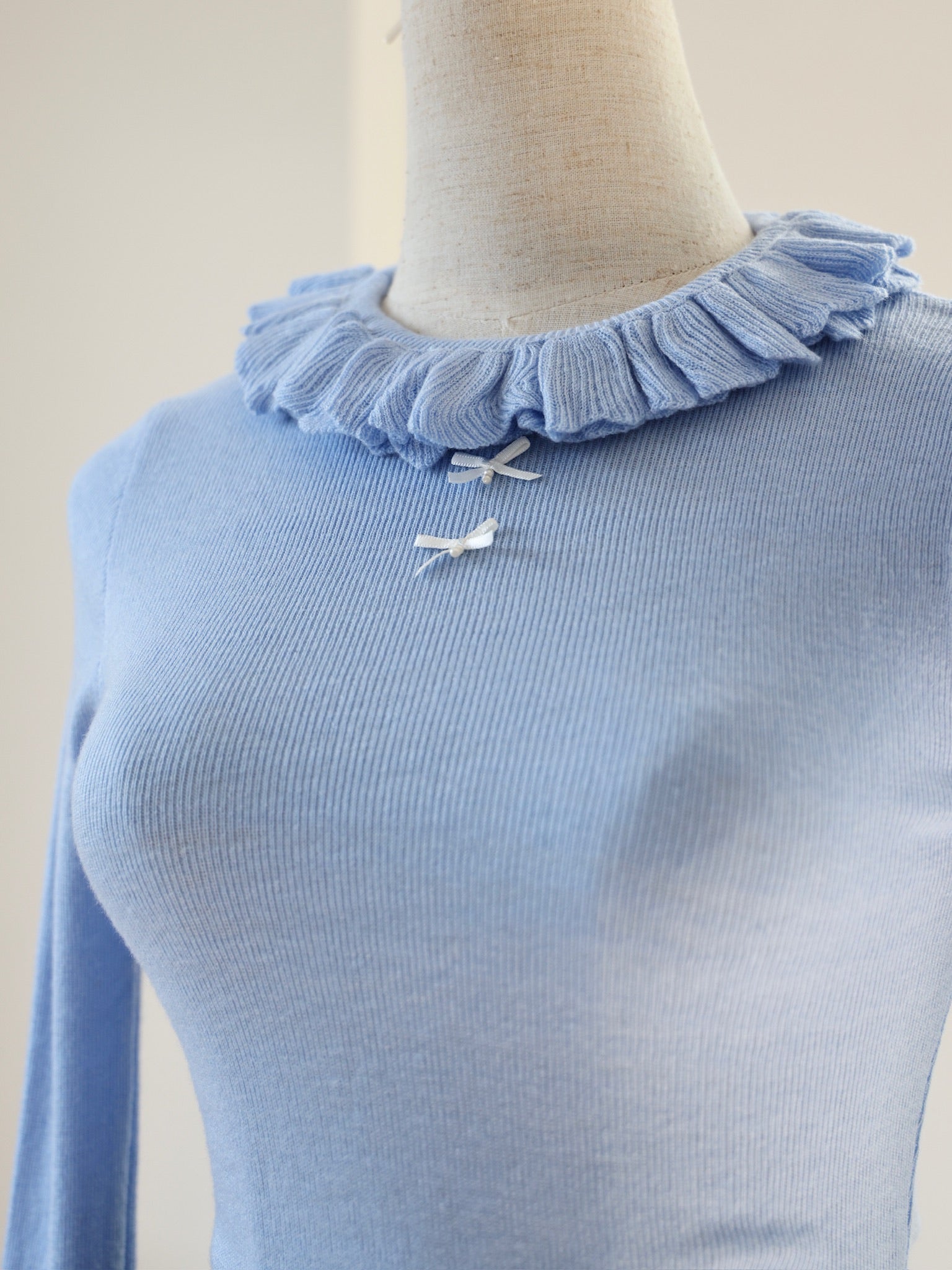 24AW-KNT-01-blue-ModRuffleKnitTop_Blue_1.jpg