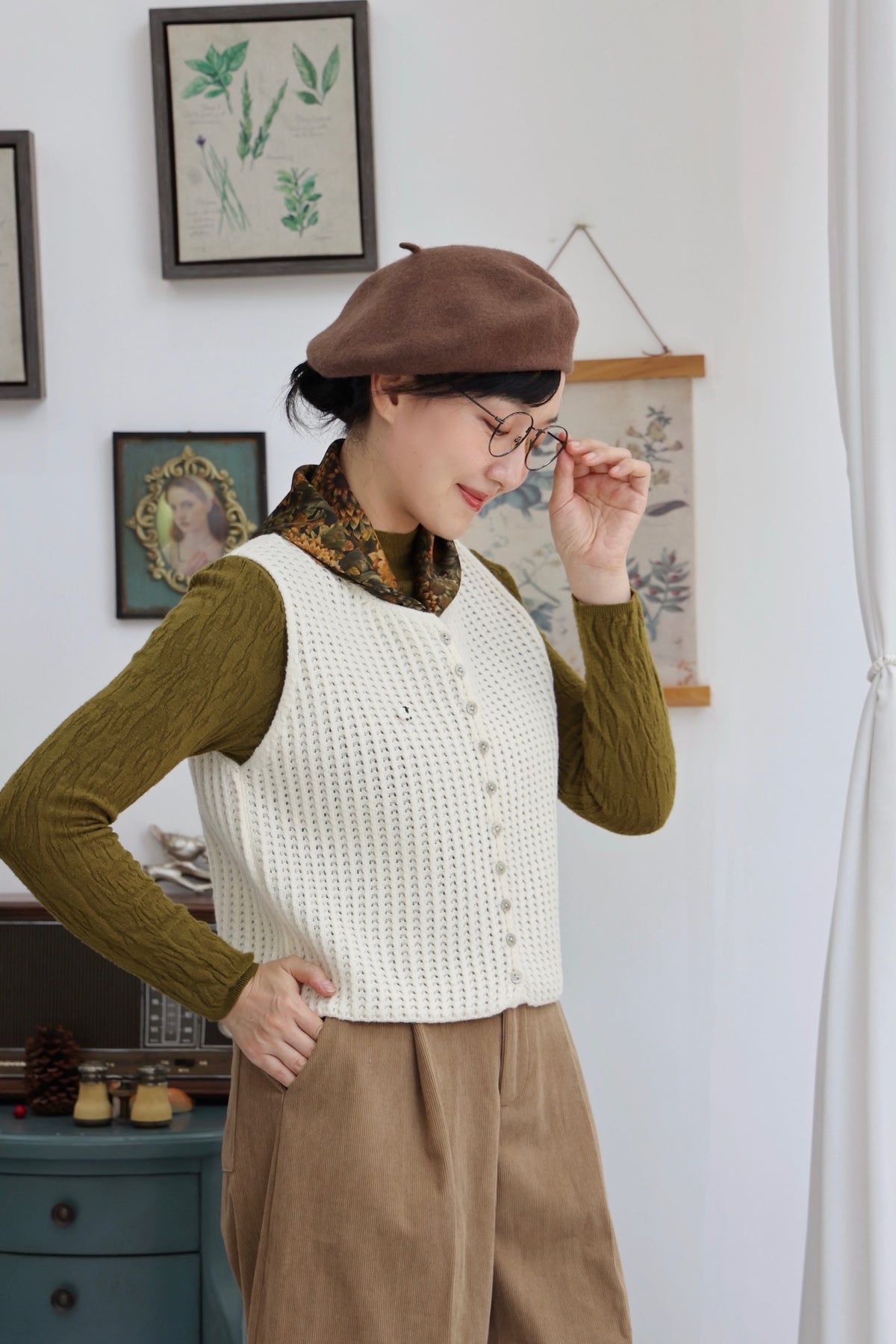 Alpine Cottage Knit Vest (Cream)