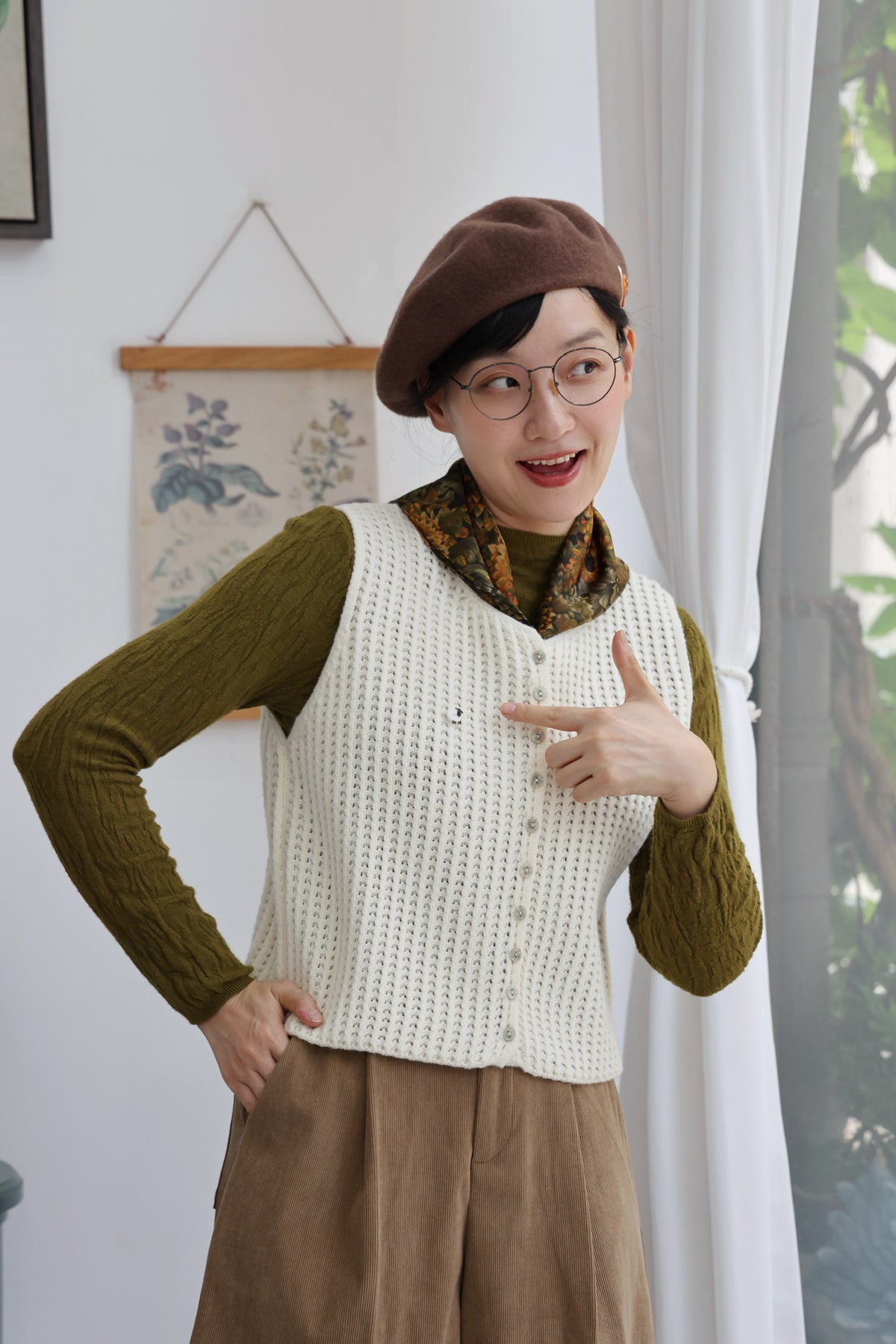 Alpine Cottage Knit Vest (Cream)
