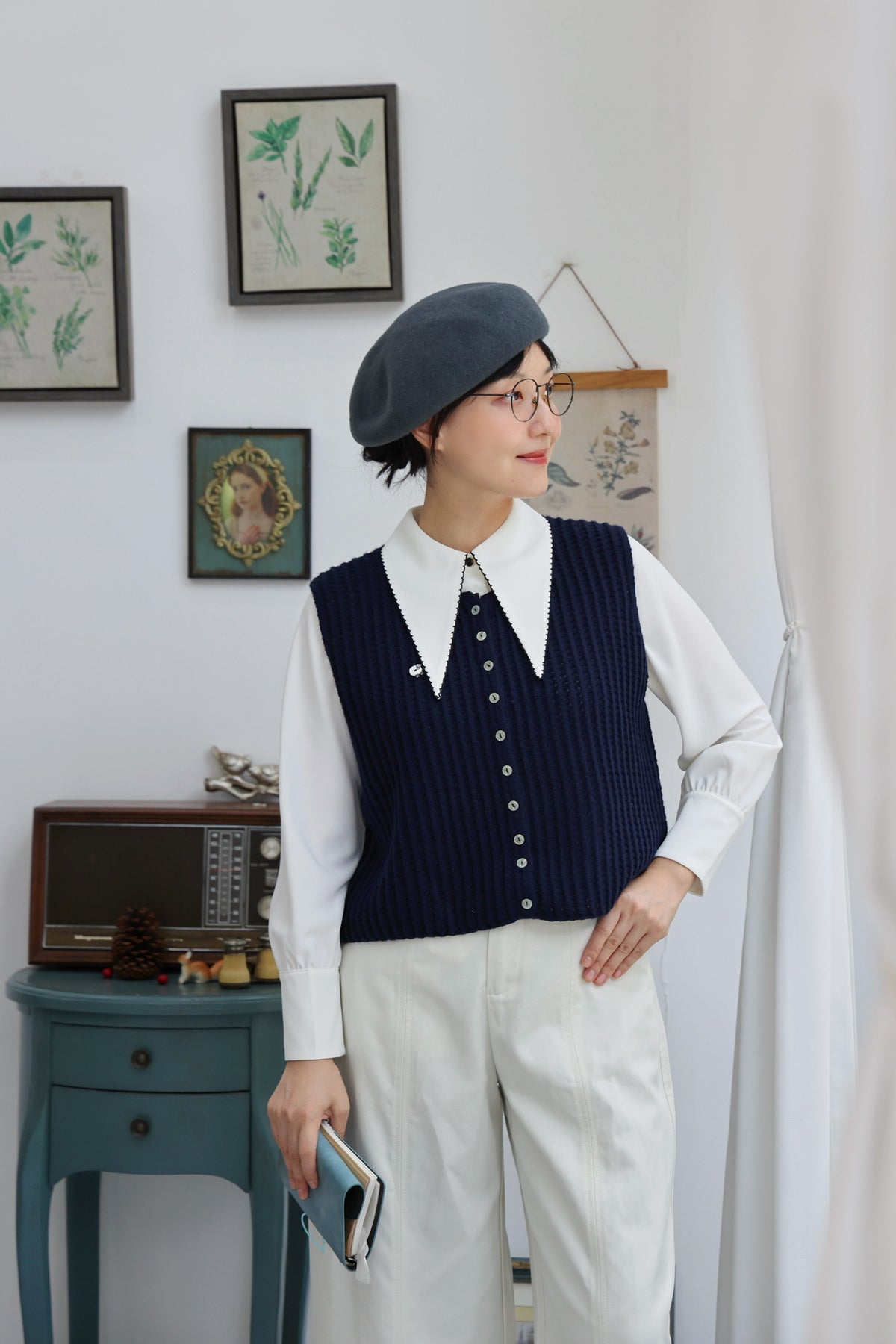 Alpine Cottage Knit Vest (Navy)