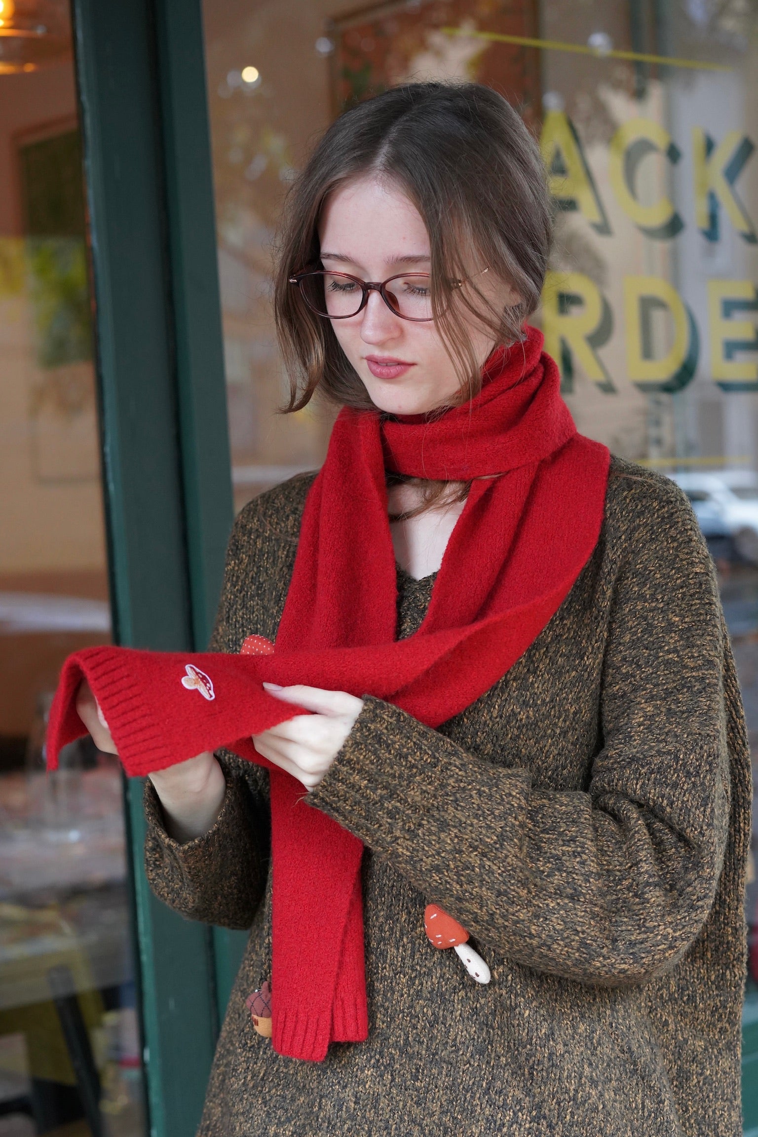 BelleburyScarf_FestiveRed_2.jpg