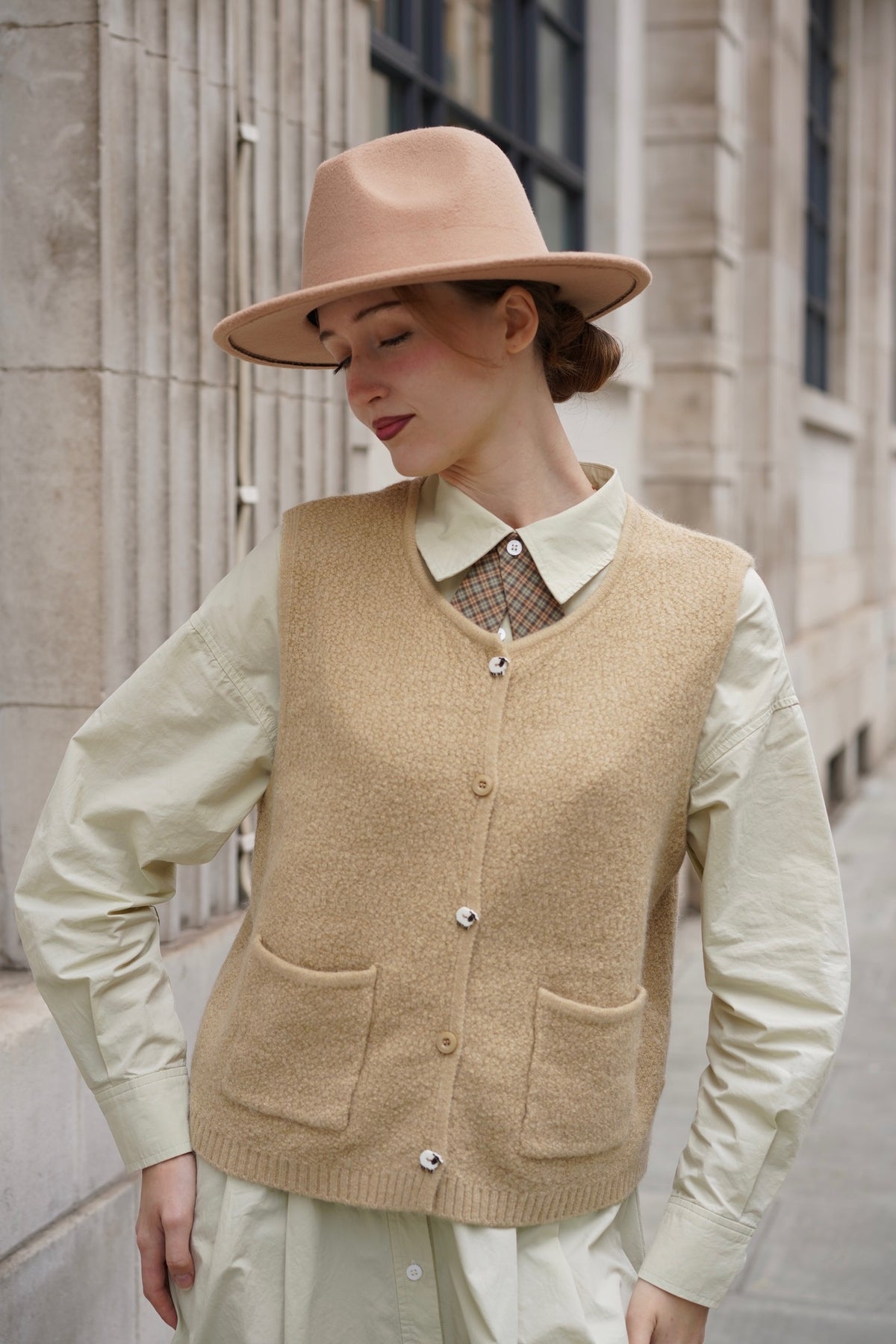 Black Sheep Cottage Vest (Khaki)