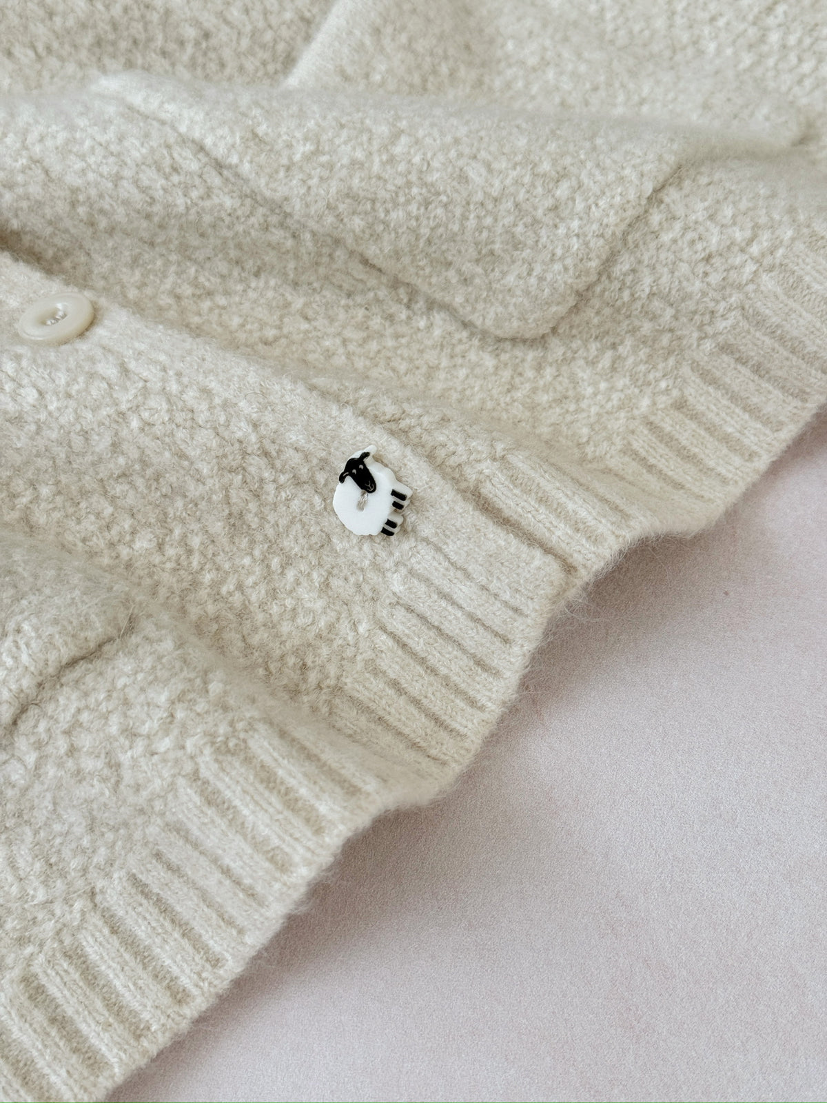 Black Sheep Cottage Vest (Oatmeal)