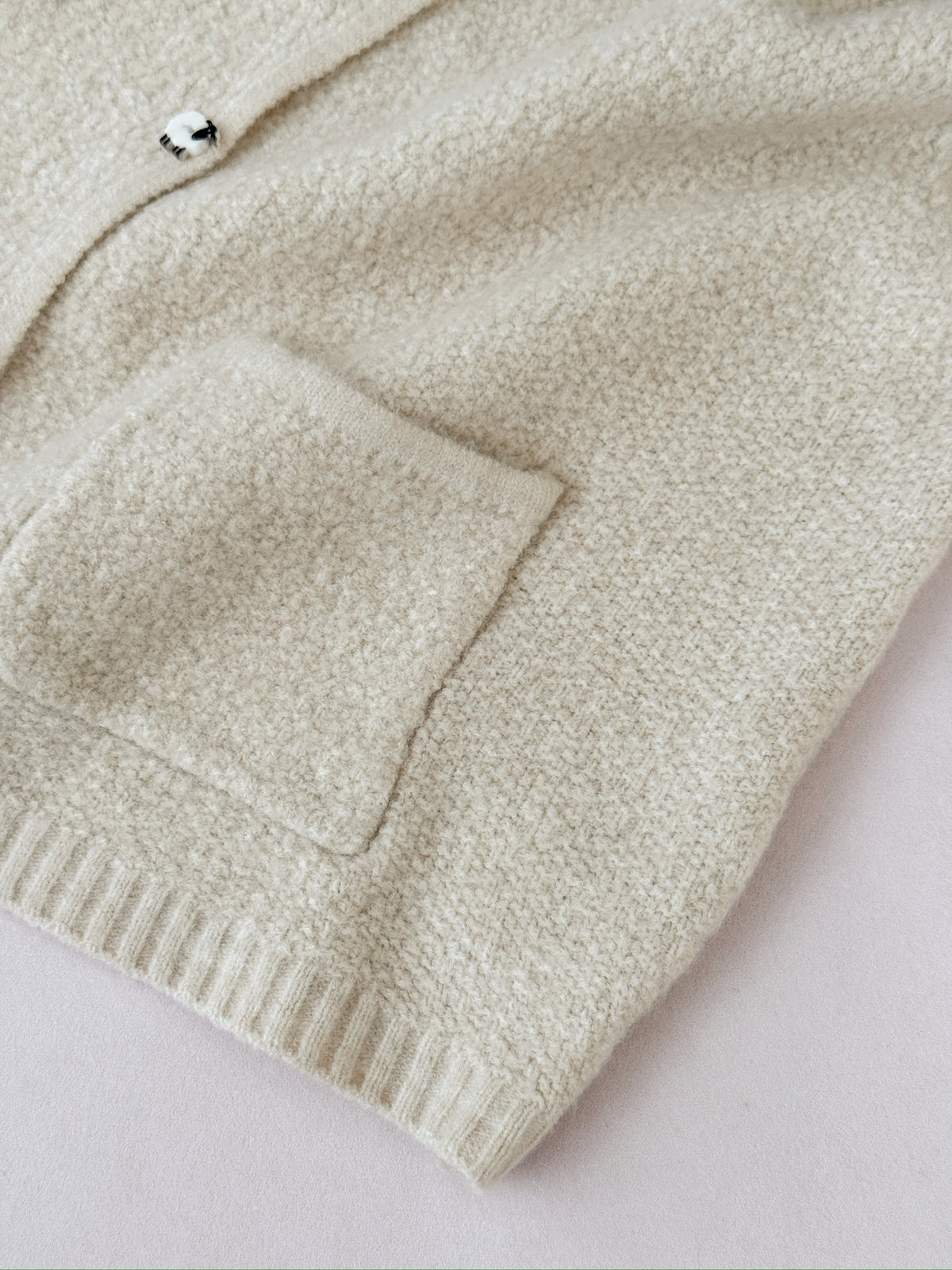 Black Sheep Cottage Vest (Oatmeal)