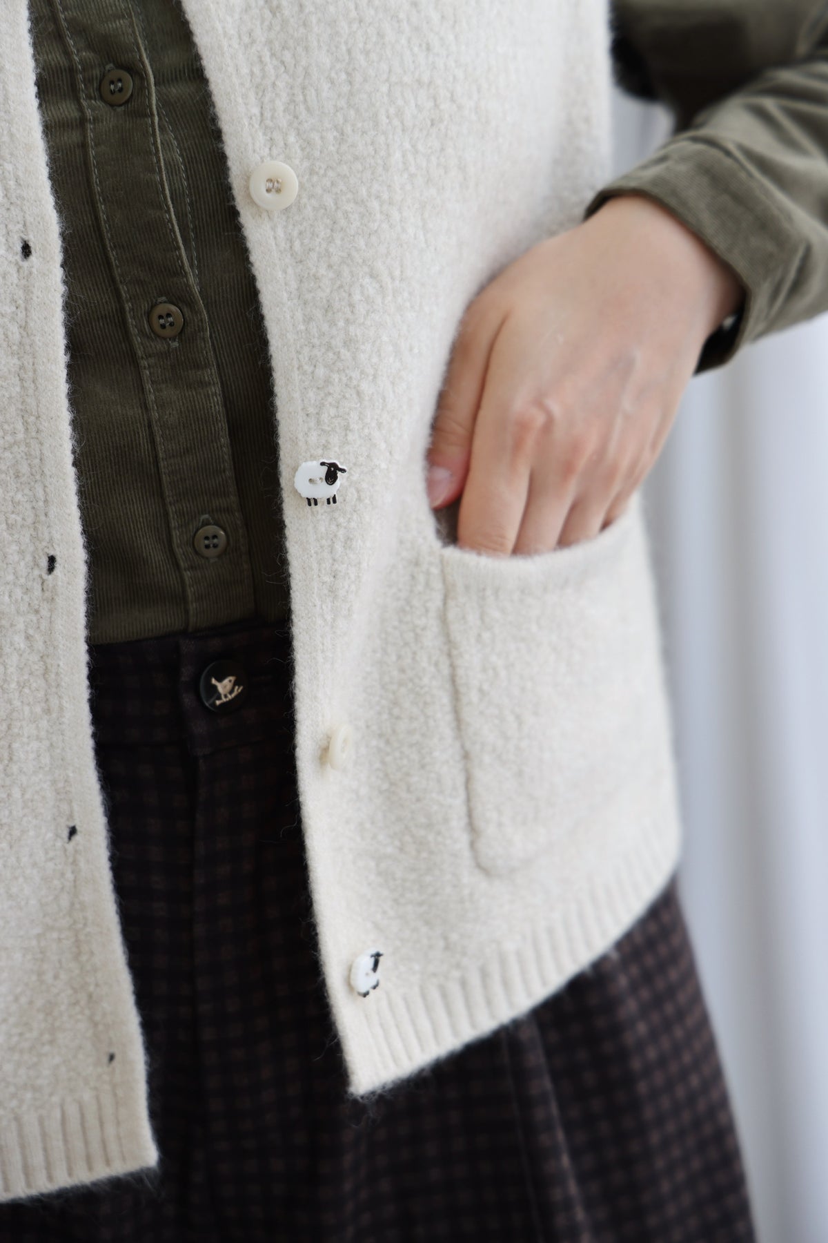 Black Sheep Cottage Vest (Oatmeal)