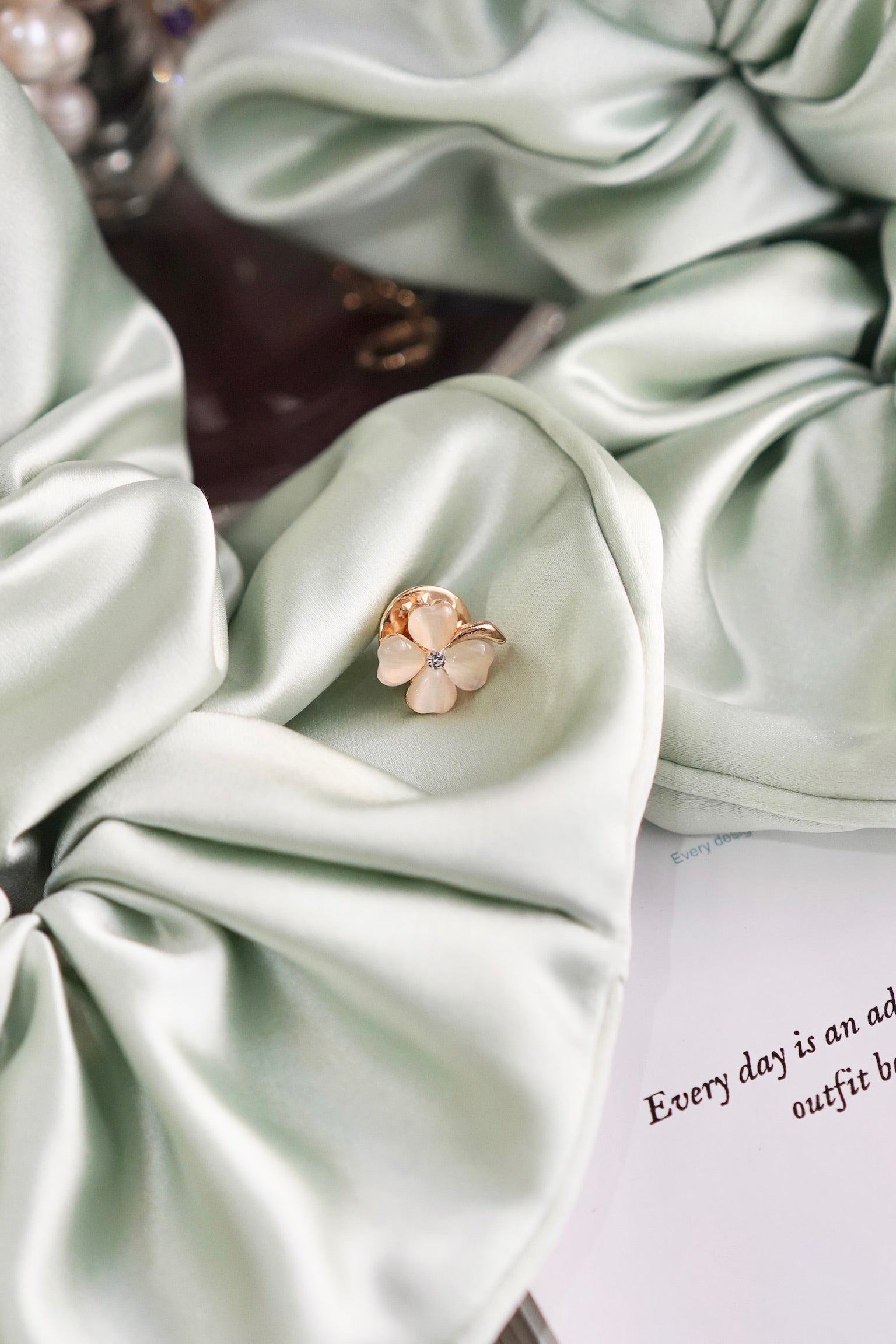 Blush Clover Mini Pin