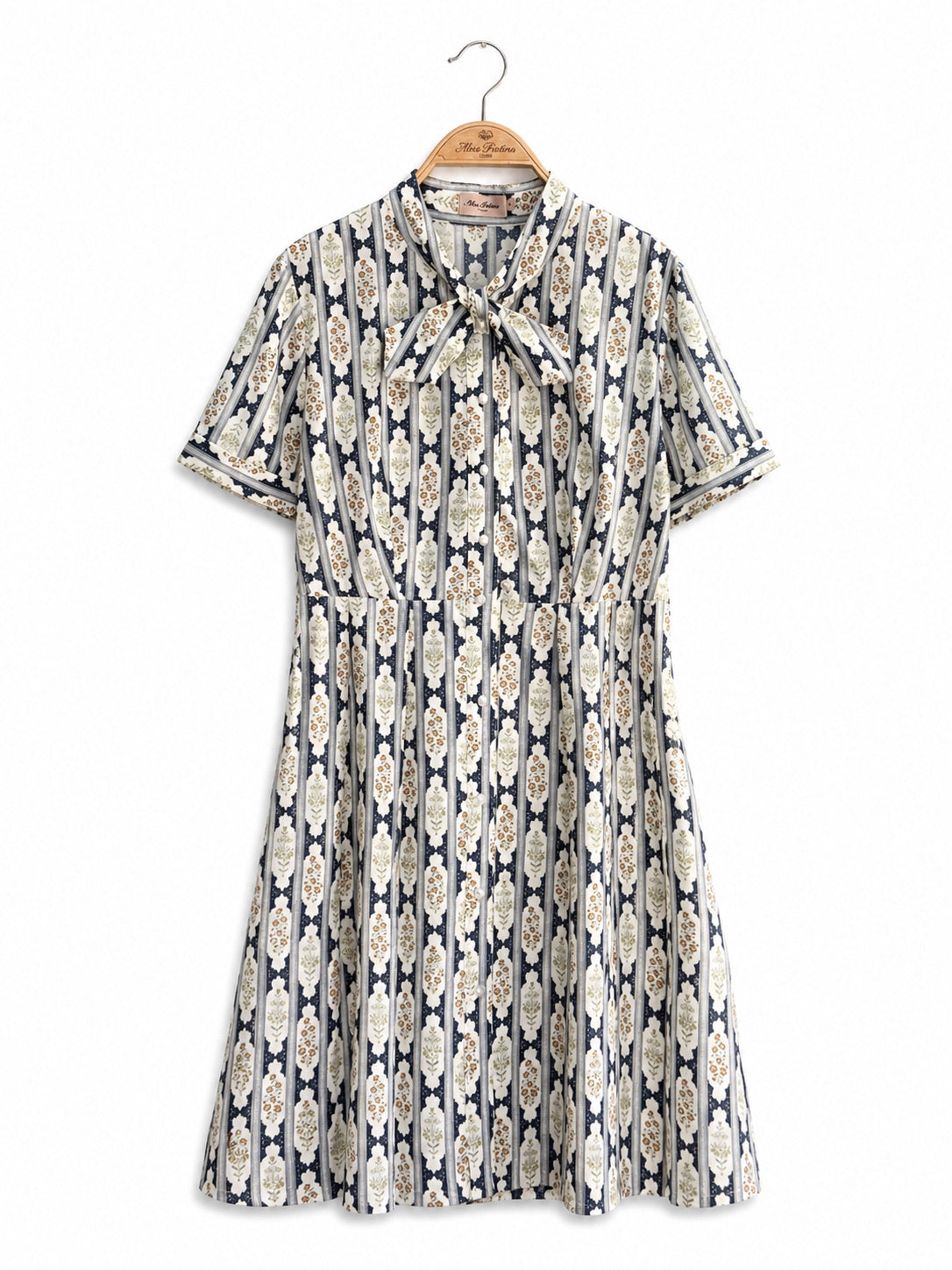 Bookshop Tie-Neck Dress（Floral)