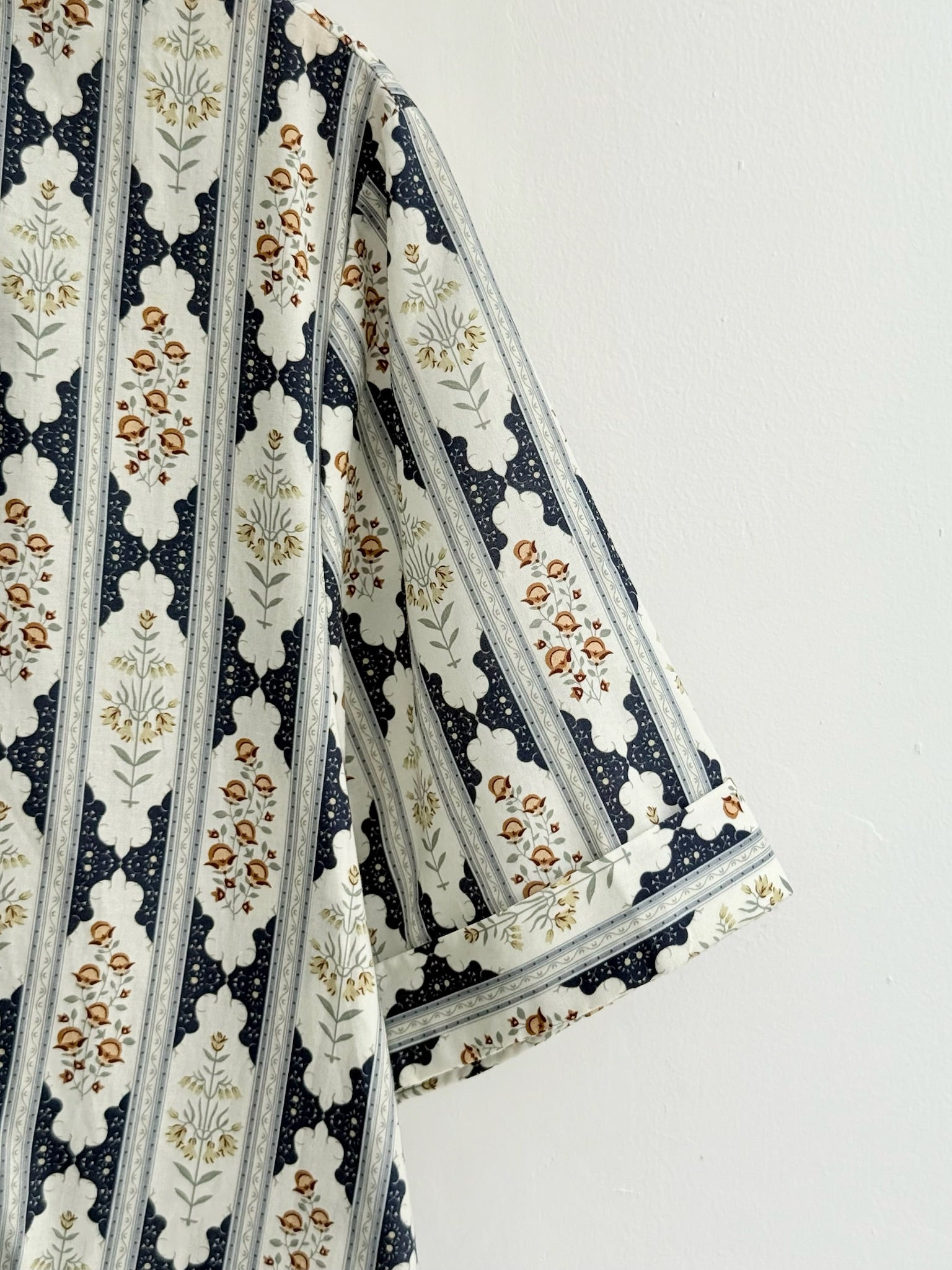 Bookshop Tie-Neck Dress（Floral)
