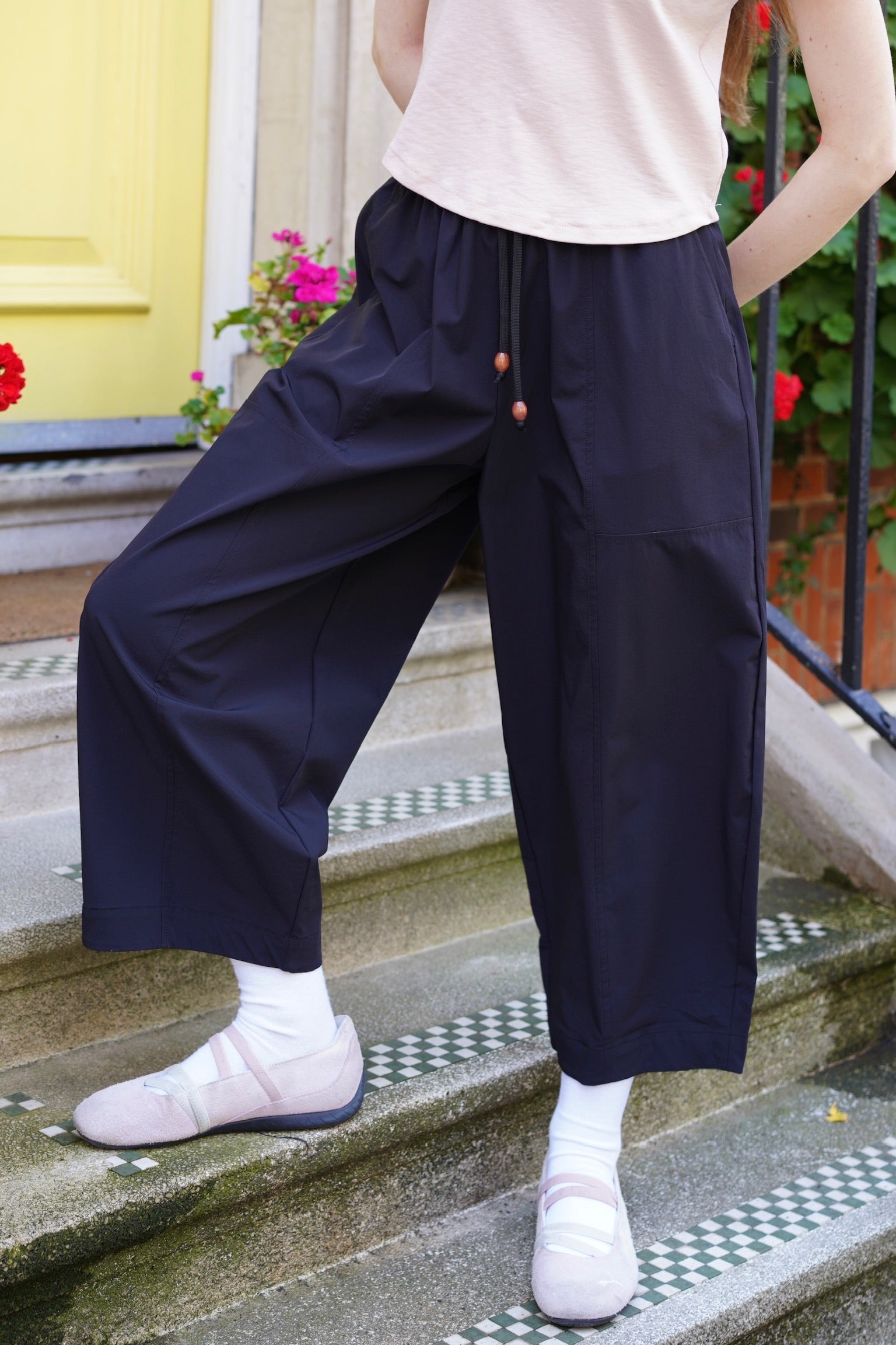 Breeze Runner Wide-Leg Pants (Black)