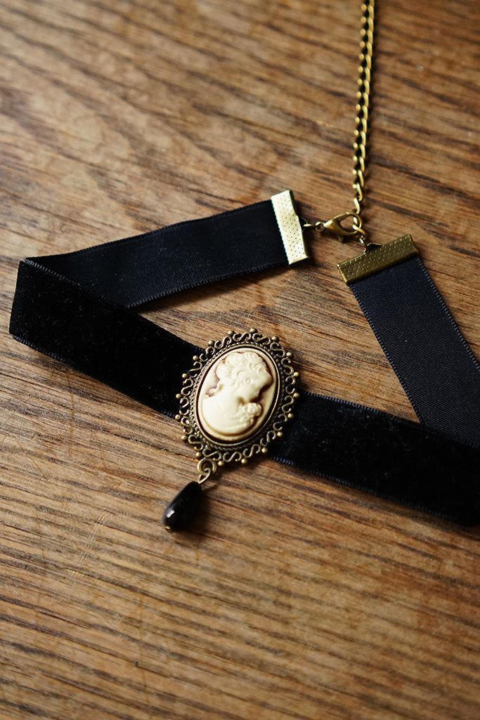 Cameo Velour Choker