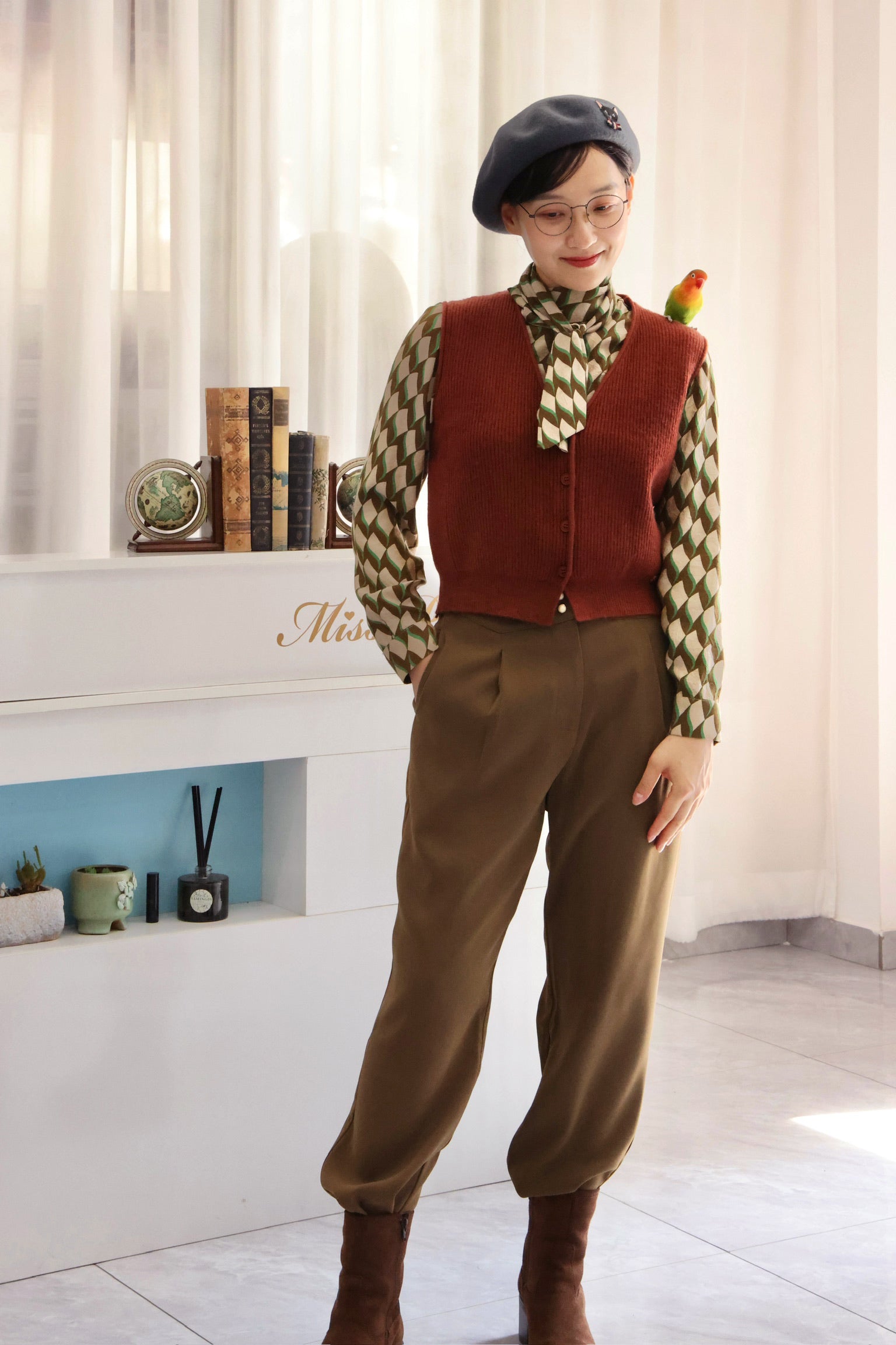 Cinnamon Vest (Cinnamon Red)