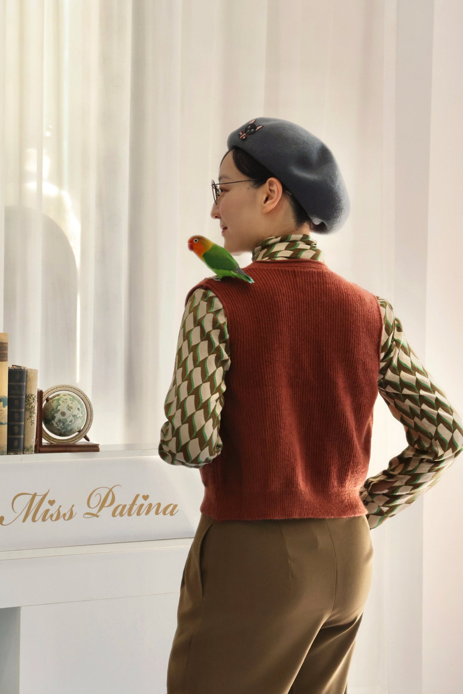 Cinnamon Vest (Cinnamon Red)