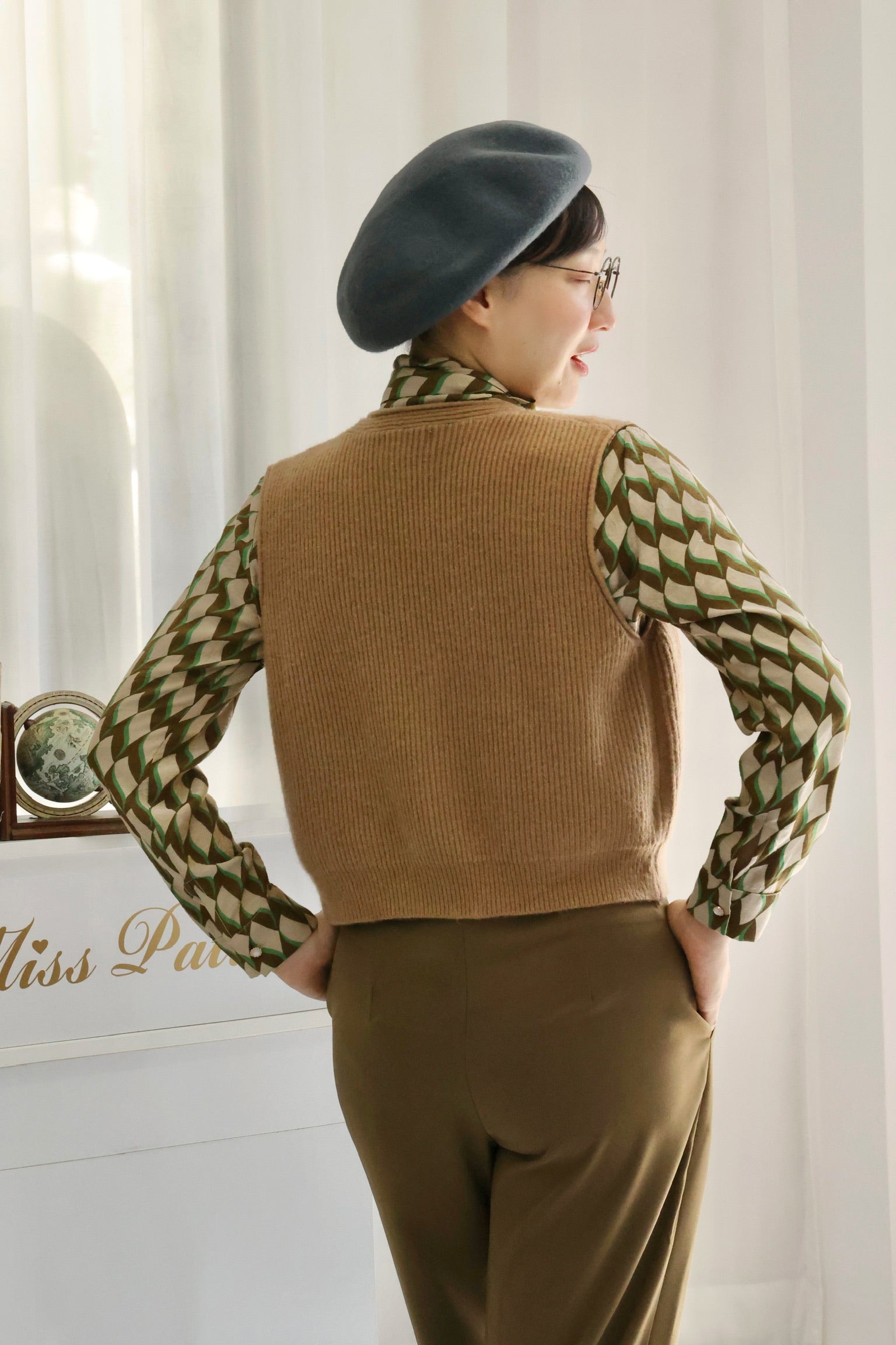 Cinnamon Vest (Latte)