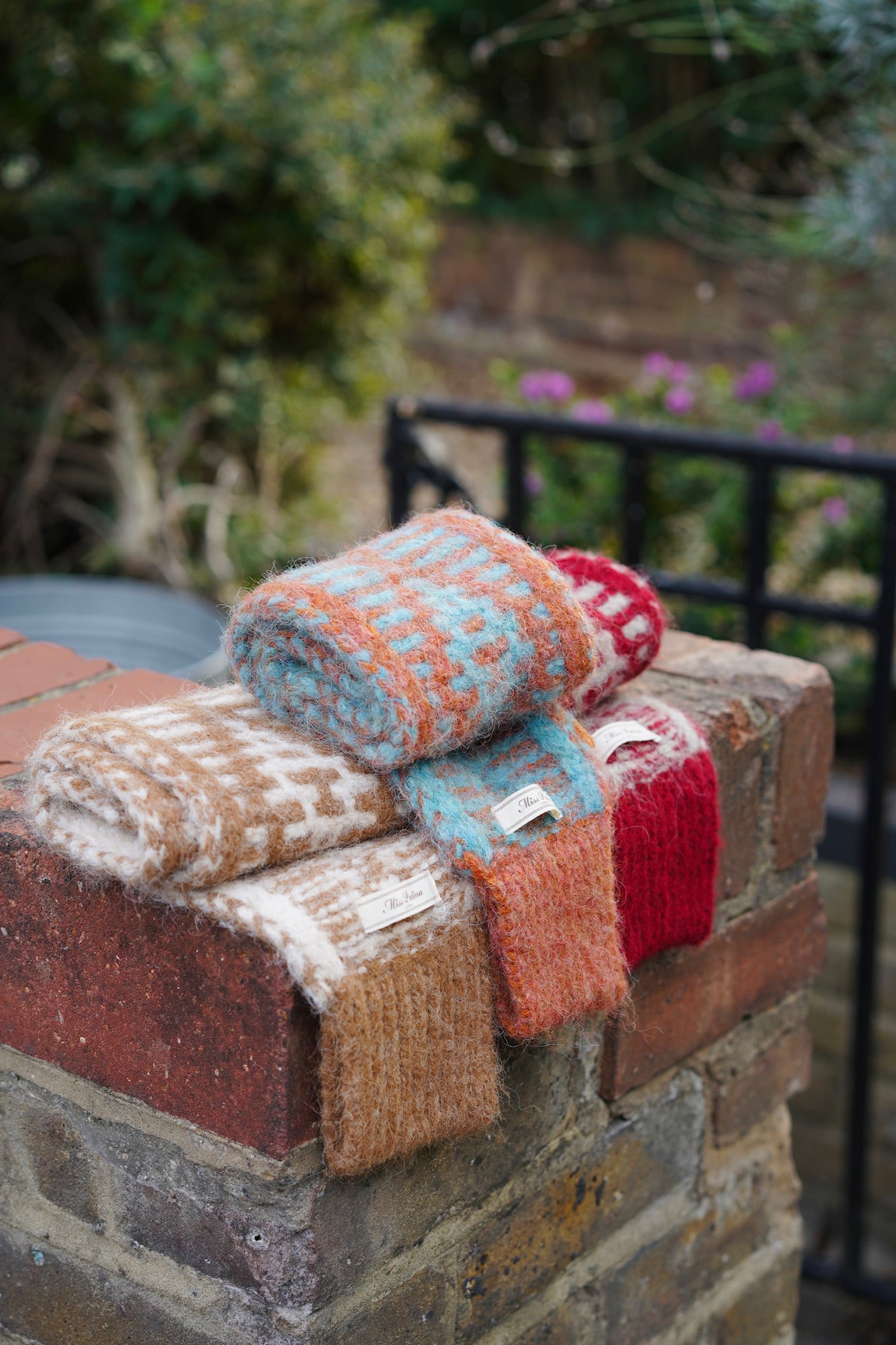 Folk Tale Fluffy Loop Scarf (Pumpkin Spice）