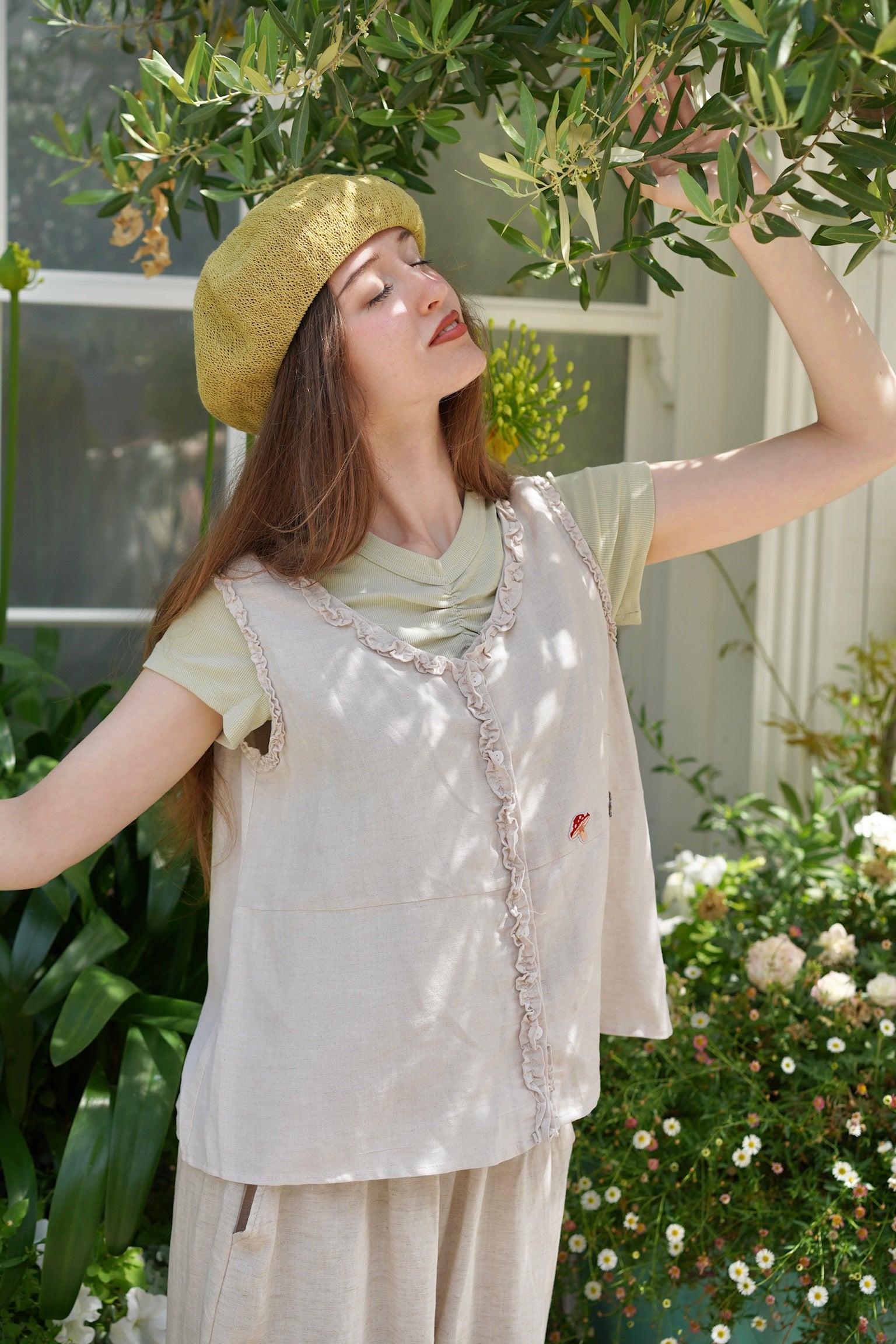 Hedgehog On Holiday Linen Top