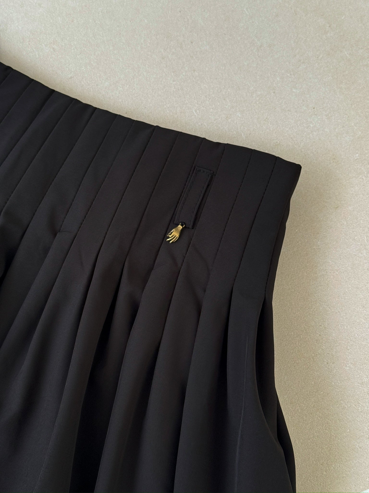 Wednesday Pleated Bubble Mini Skirt (Black)