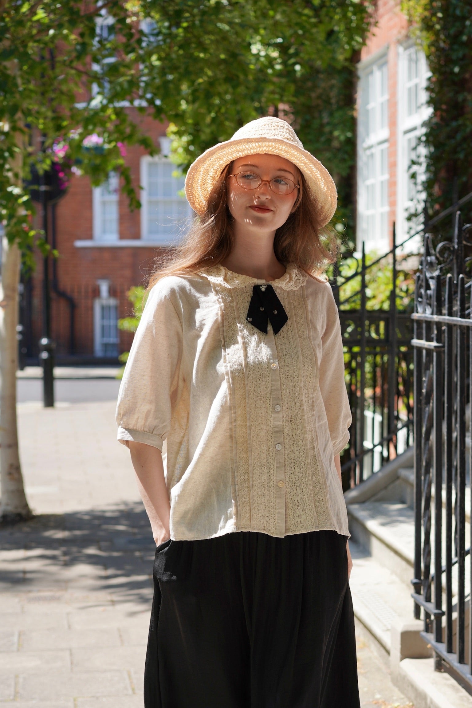 Kitty Bow Lace Linen Shirt (Ecru)