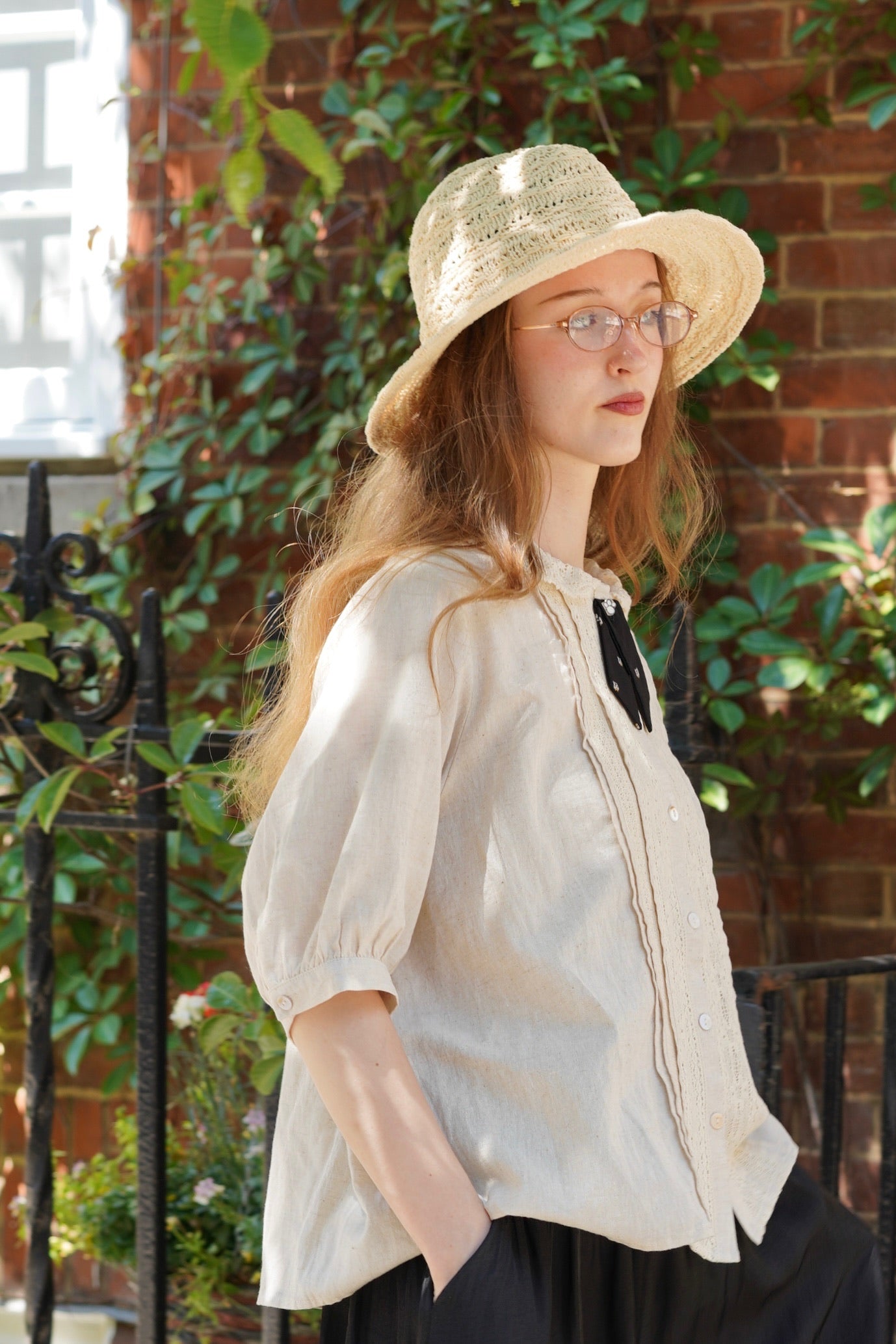 Kitty Bow Lace Linen Shirt (Ecru)