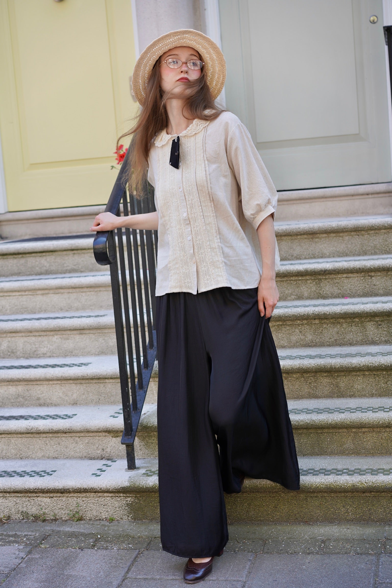 Kitty Bow Lace Linen Shirt (Ecru)