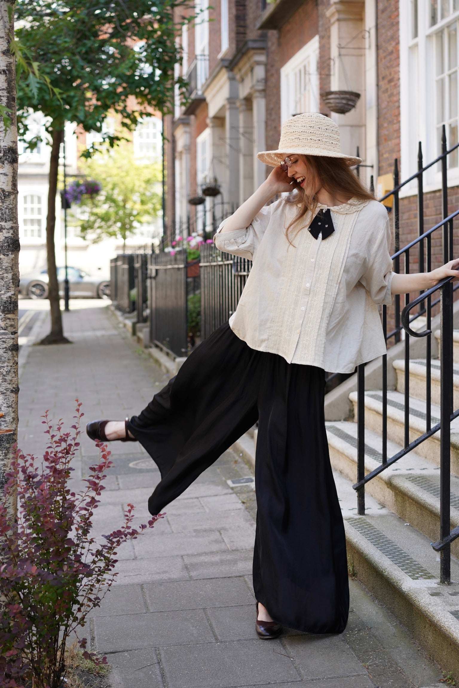 Kitty Bow Lace Linen Shirt (Ecru)