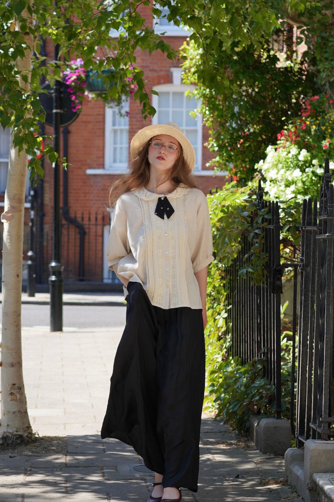 Kitty Bow Lace Linen Shirt (Ecru)