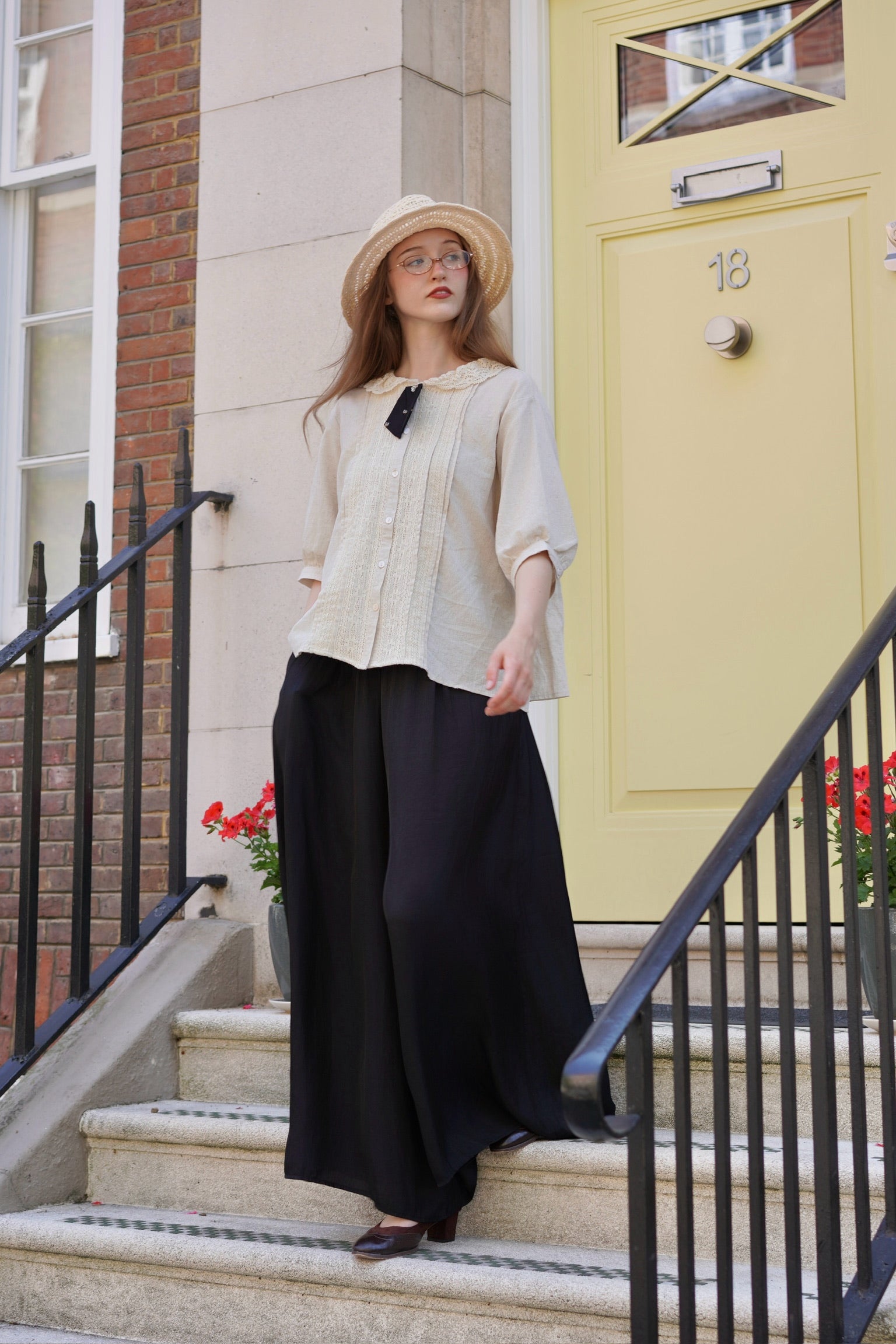 Kitty Bow Lace Linen Shirt (Ecru)
