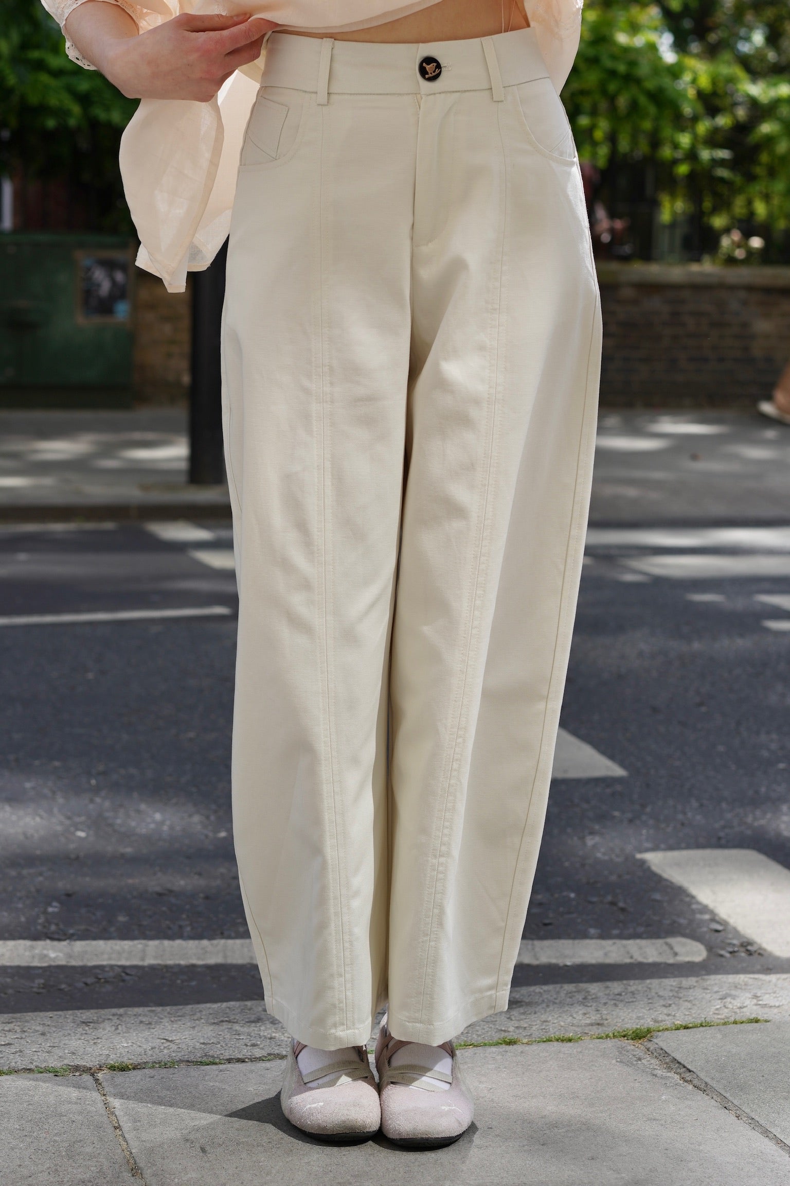 Lyocell Blend Barrel Trousers (Ivory)