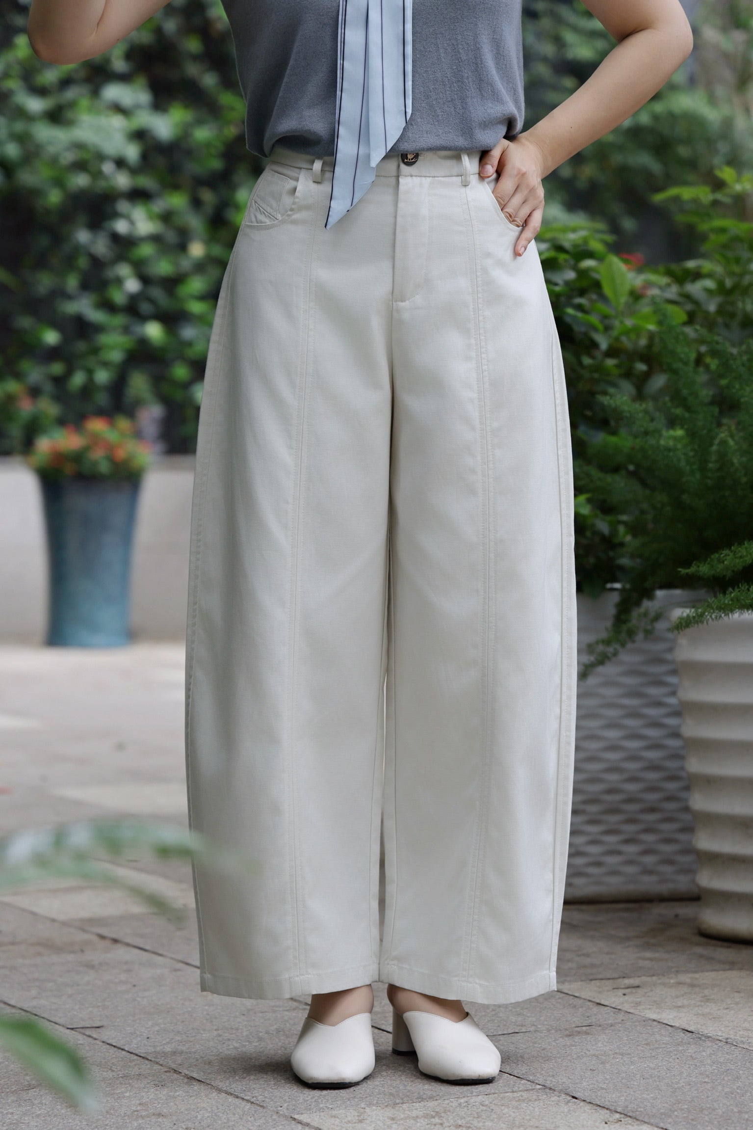 Lyocell Blend Barrel Trousers (Ivory)