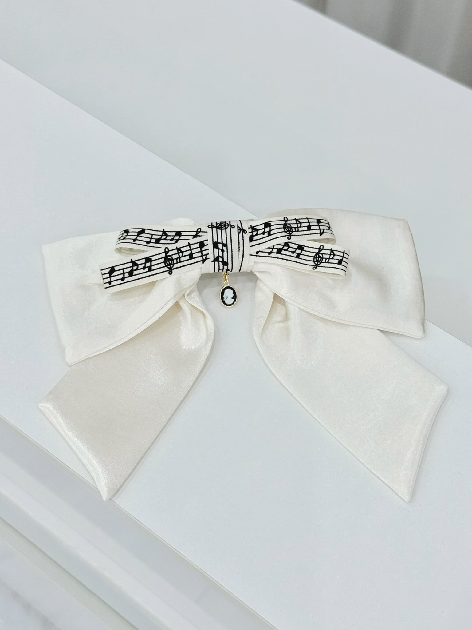 Nocturne Cameo Music Bow Clip