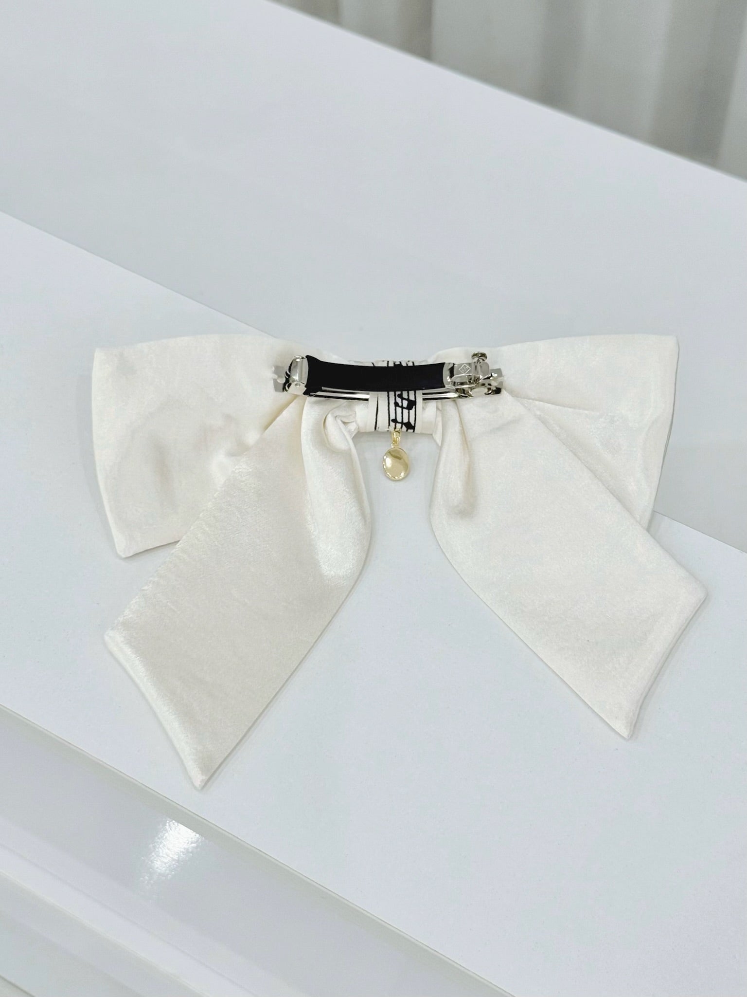 Nocturne Cameo Music Bow Clip