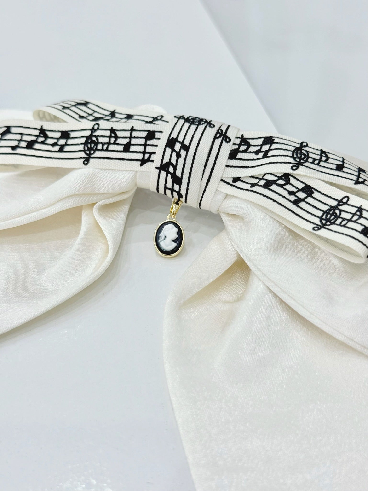 Nocturne Cameo Music Bow Clip