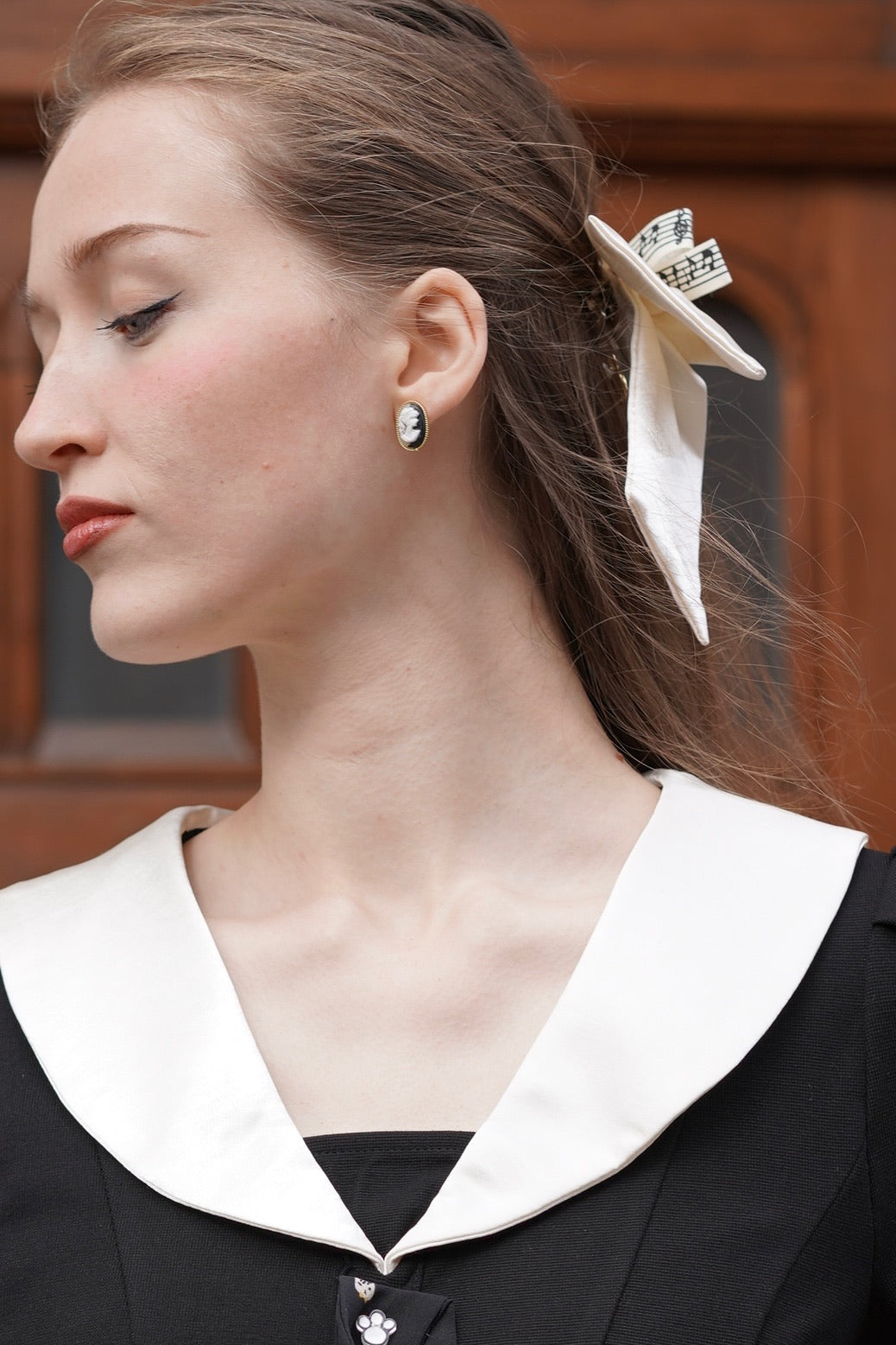 Nocturne Cameo Music Bow Clip