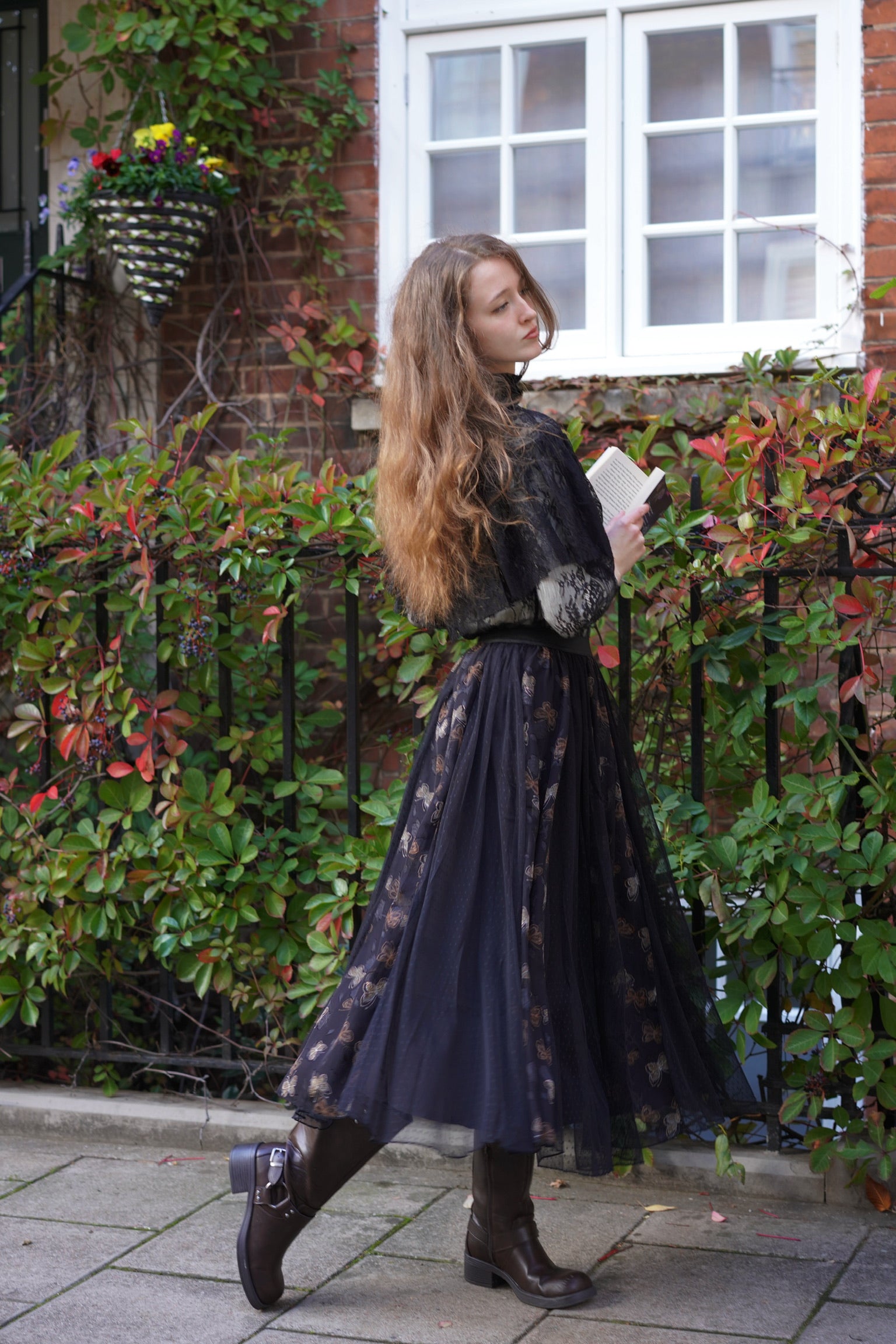 Swan Mesh Skirt (Black)