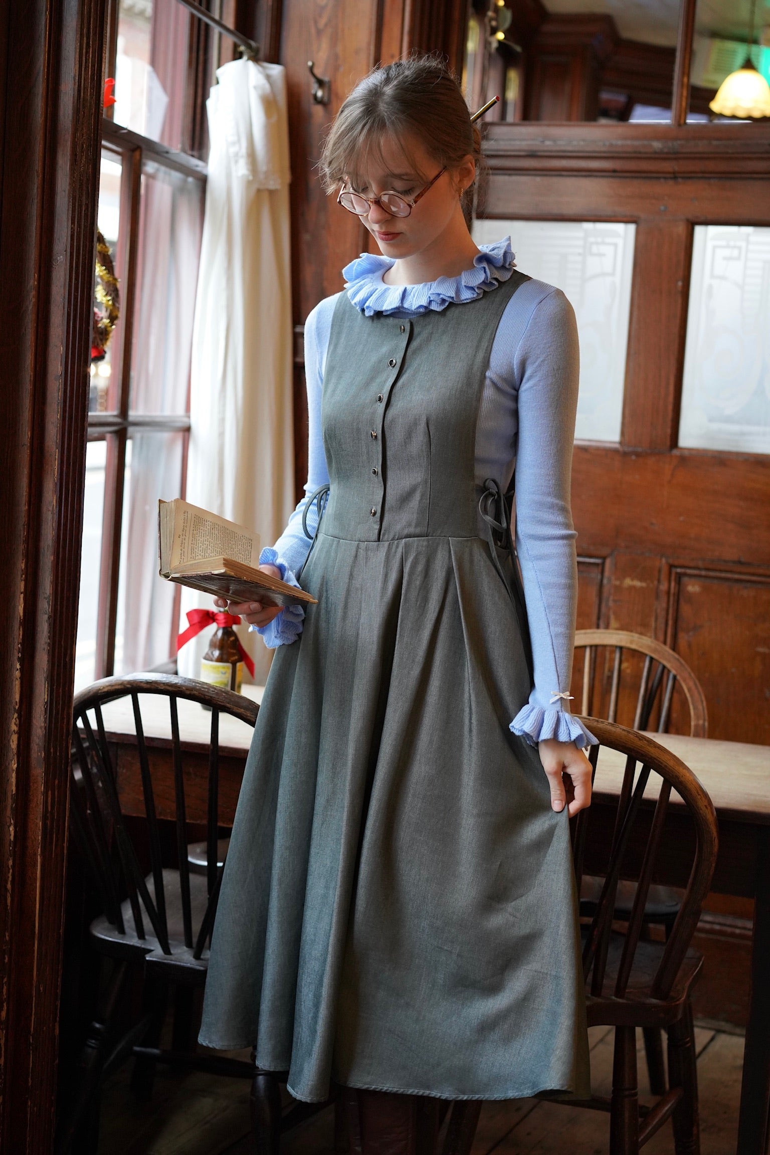 OxfordBowPinafore_ModRuffleKnitTop_Blue_10.jpg