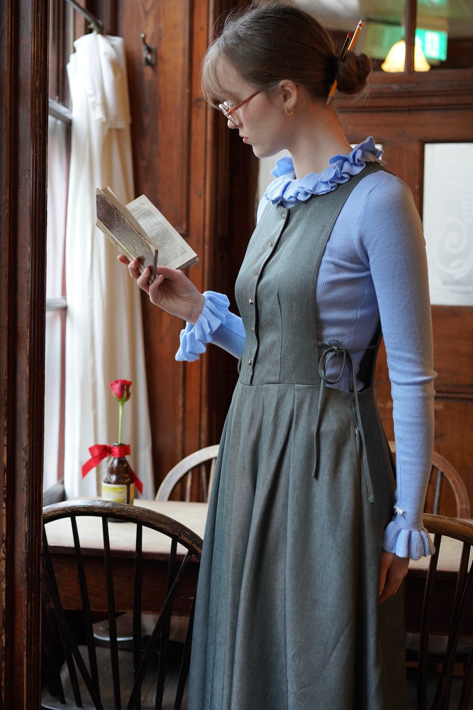 OxfordBowPinafore_ModRuffleKnitTop_Blue_6.jpg