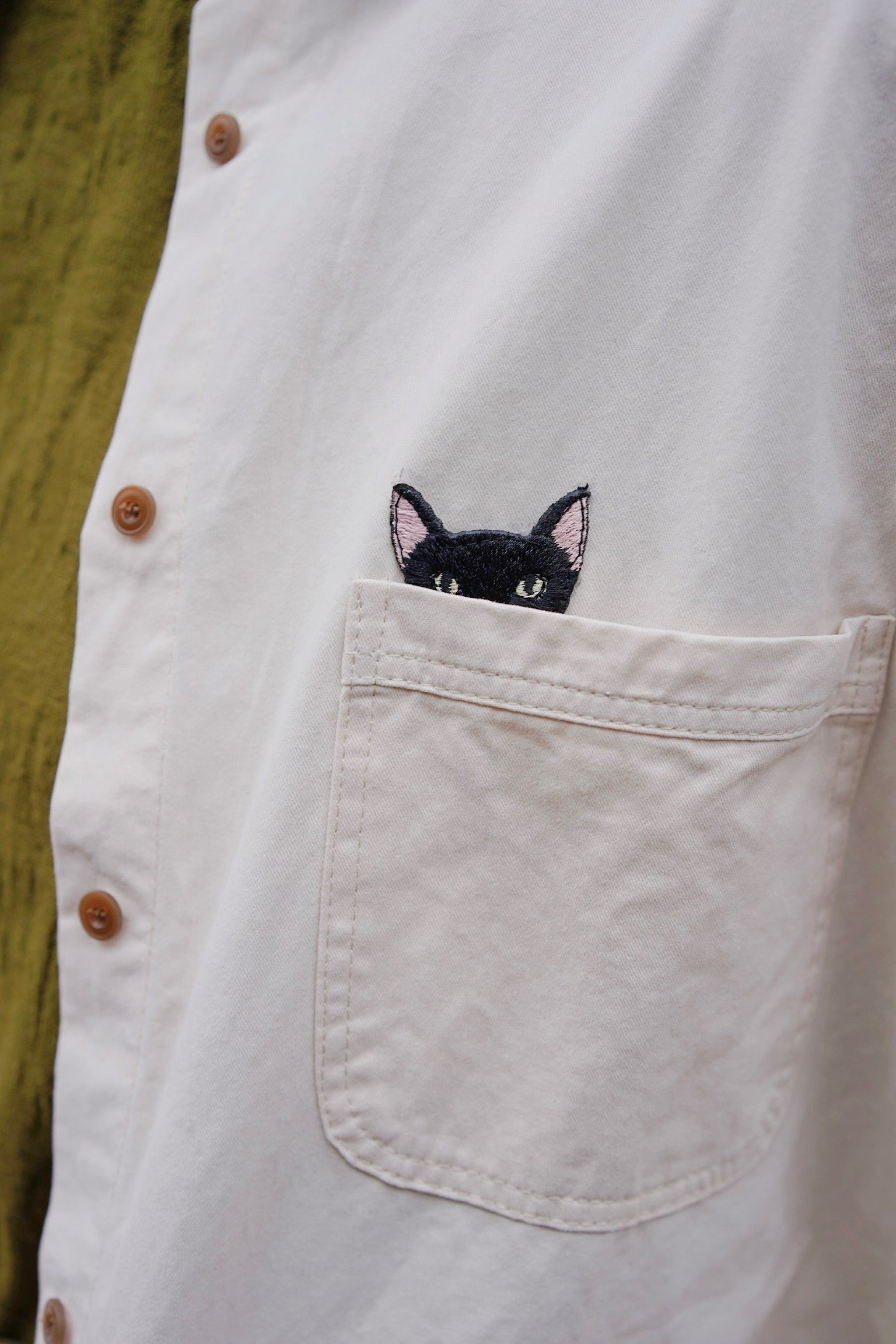 Peek-A-Kitty Relaxed Cotton Shirt (Beige)