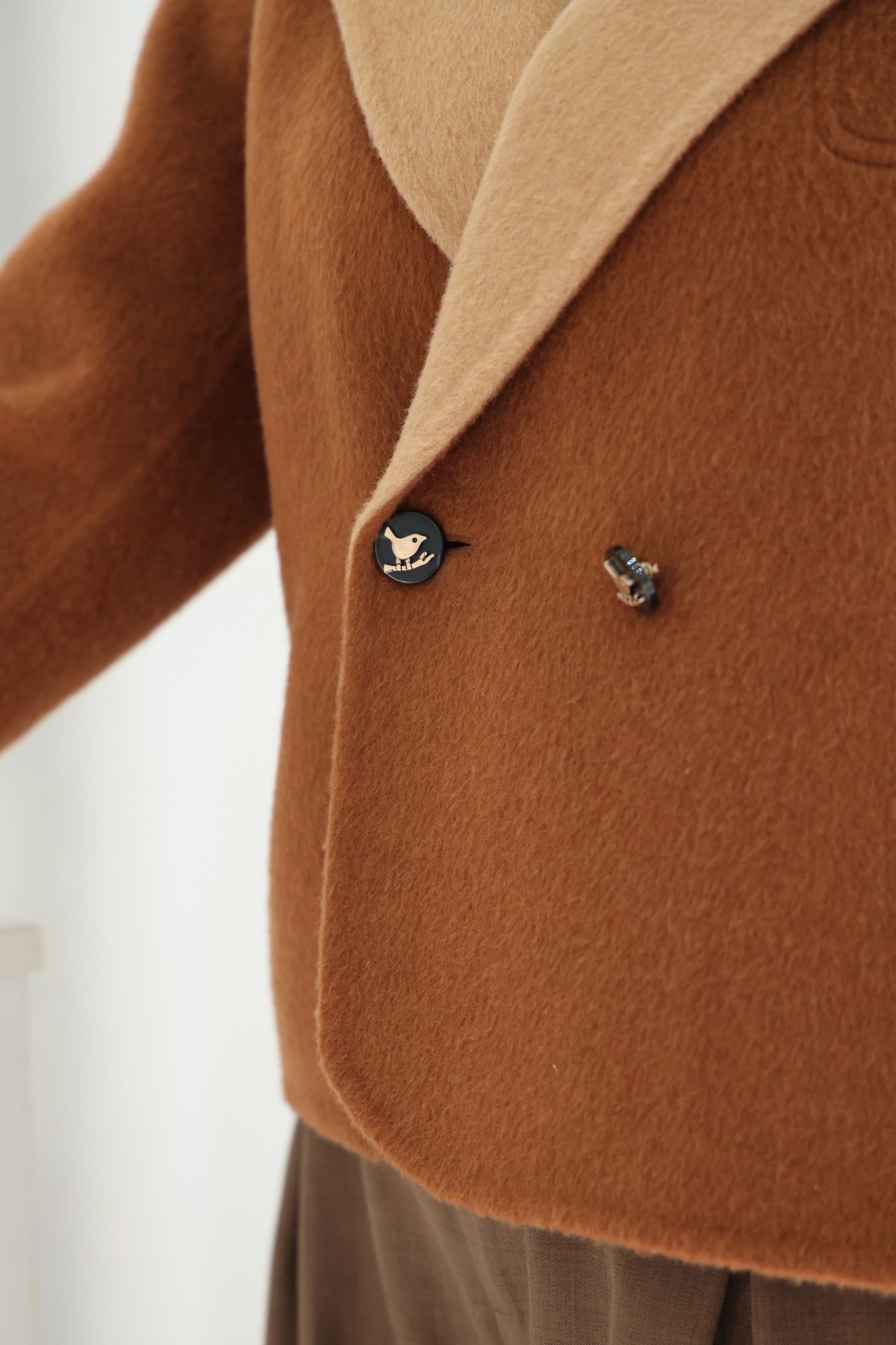 Peekaboo Cat Wool Blazer (Cambridge Brown)