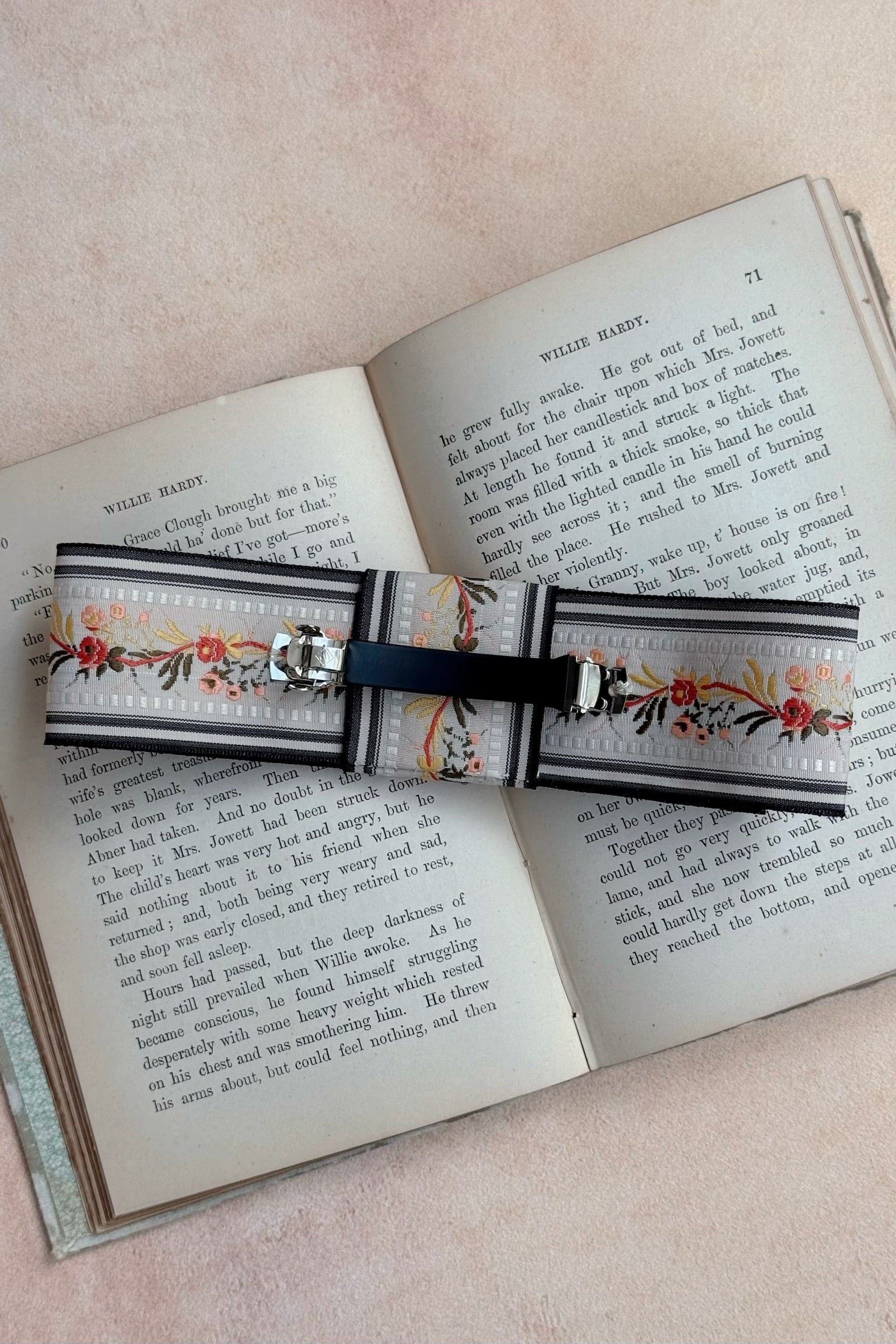 Regency  Handmade Cameo Bow Clip