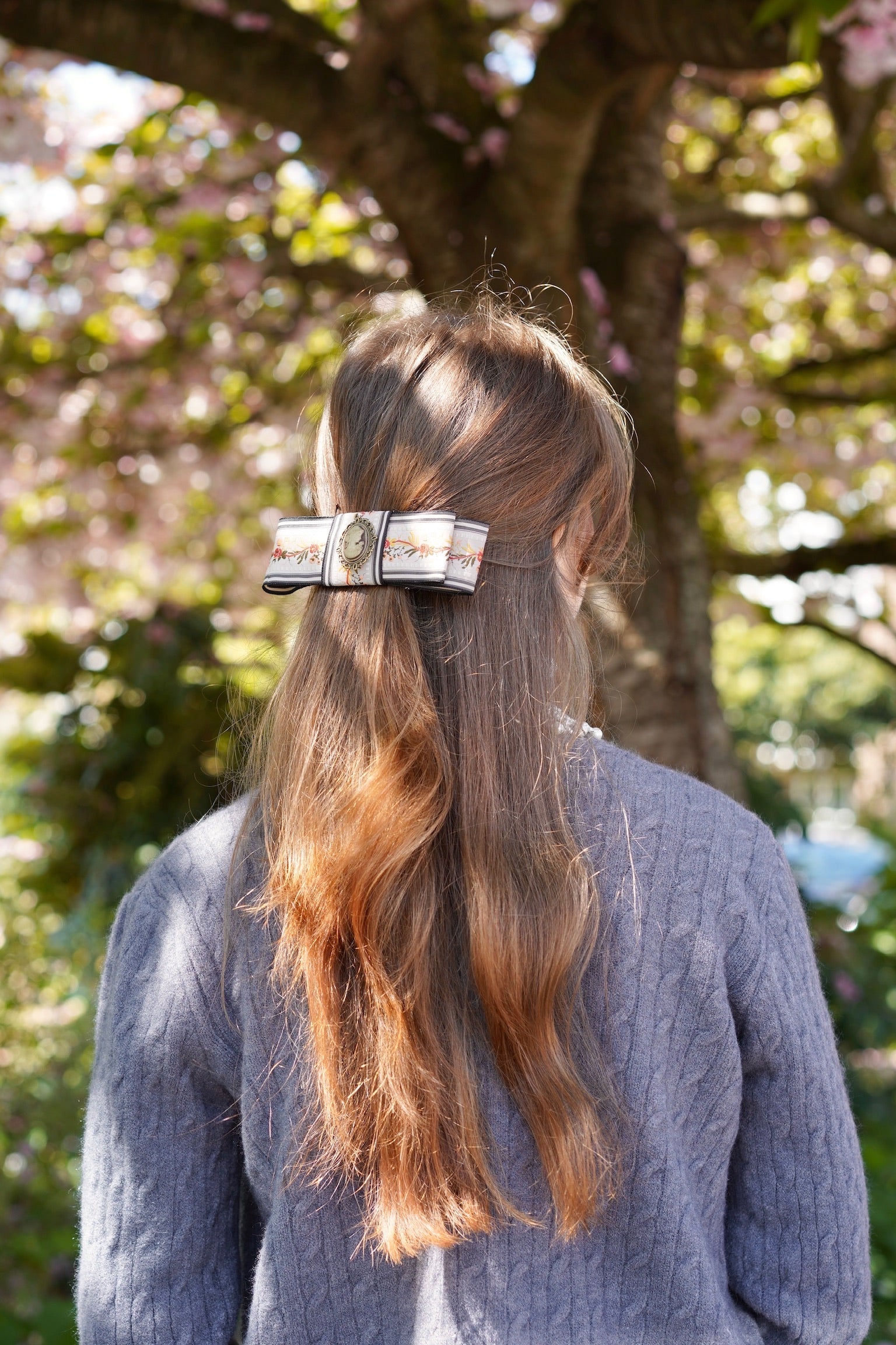 RegencyHandmadeCameoBowClip7.jpg