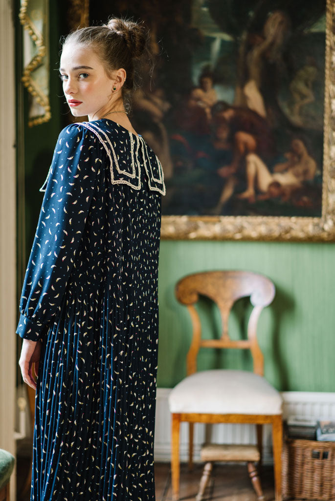 ladies collar dress Cotton Neck Collar Neck Embroidered Maxi Dress, Size: S, M, L, XL, XXL cocktails and banquets This dress enhances enhancing womens charm to another level Womens Full Collar Clergy Dress